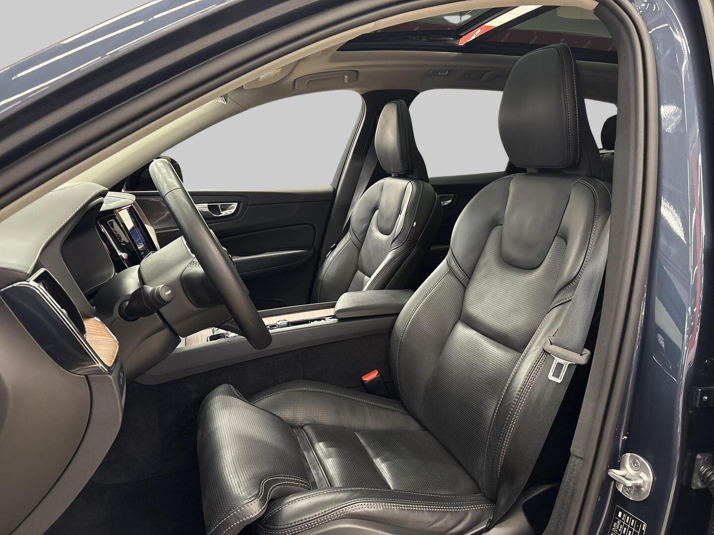 VOLVO XC60 2024