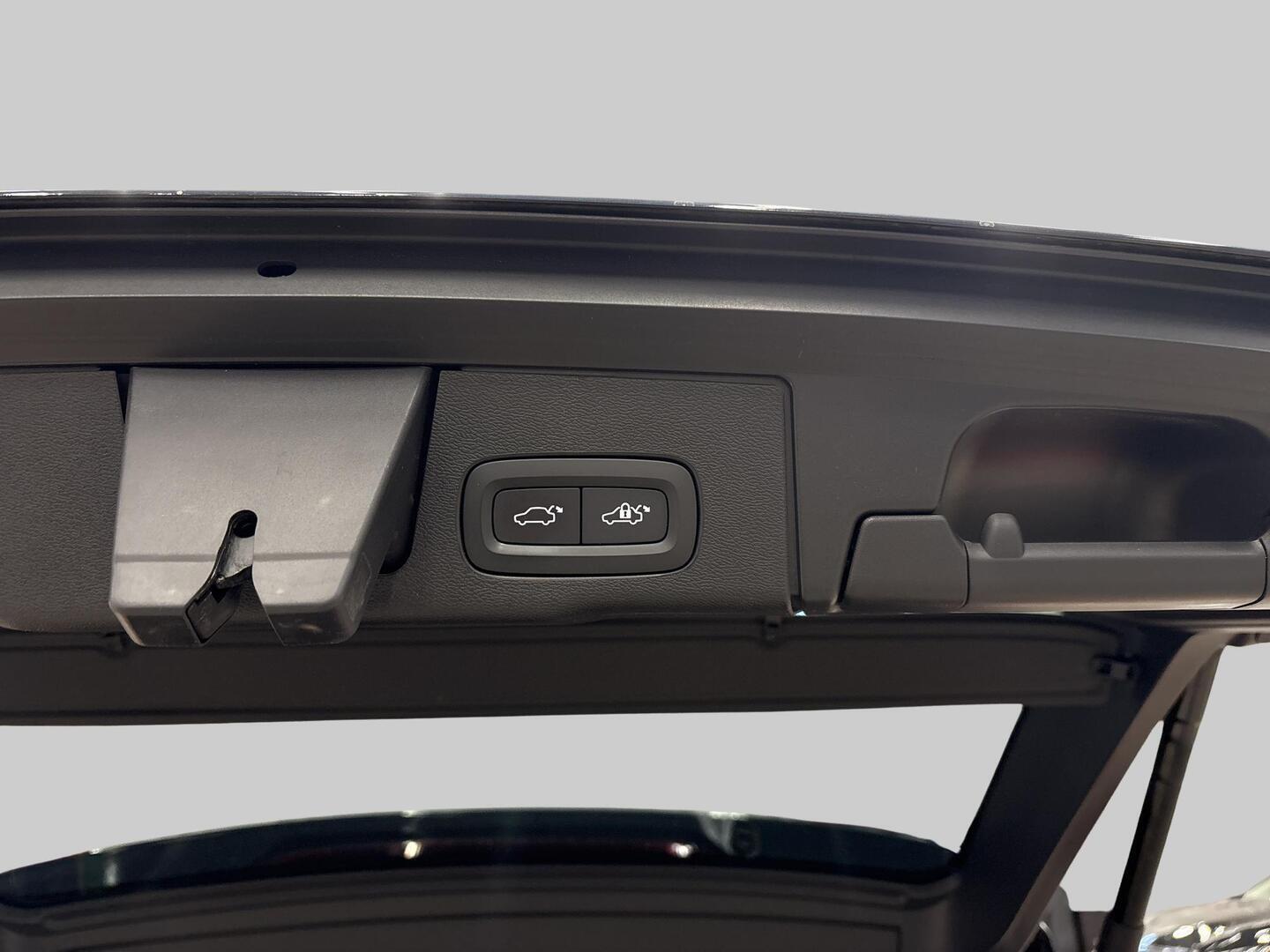 VOLVO XC60 2024