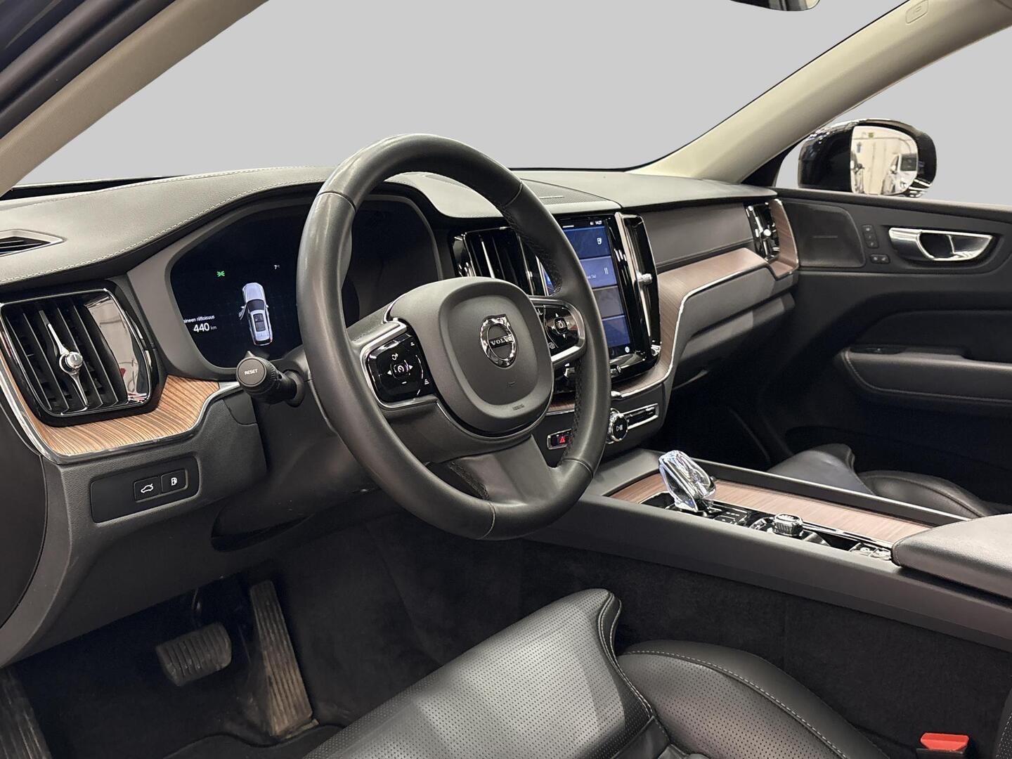 VOLVO XC60 2024