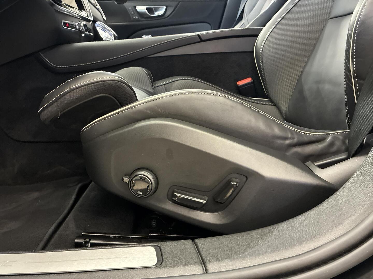 VOLVO V60 2023