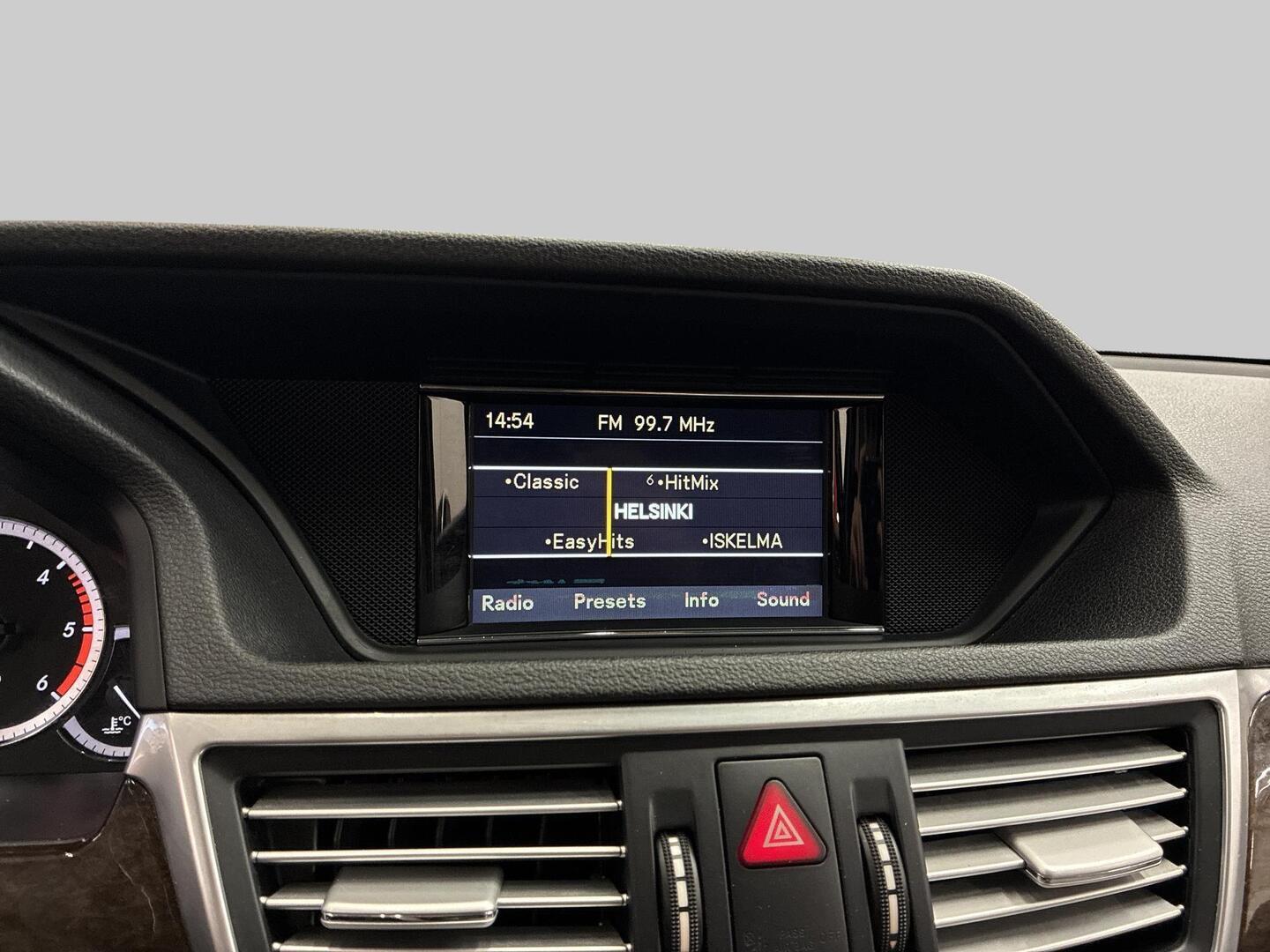 MERCEDES-BENZ E 2010
