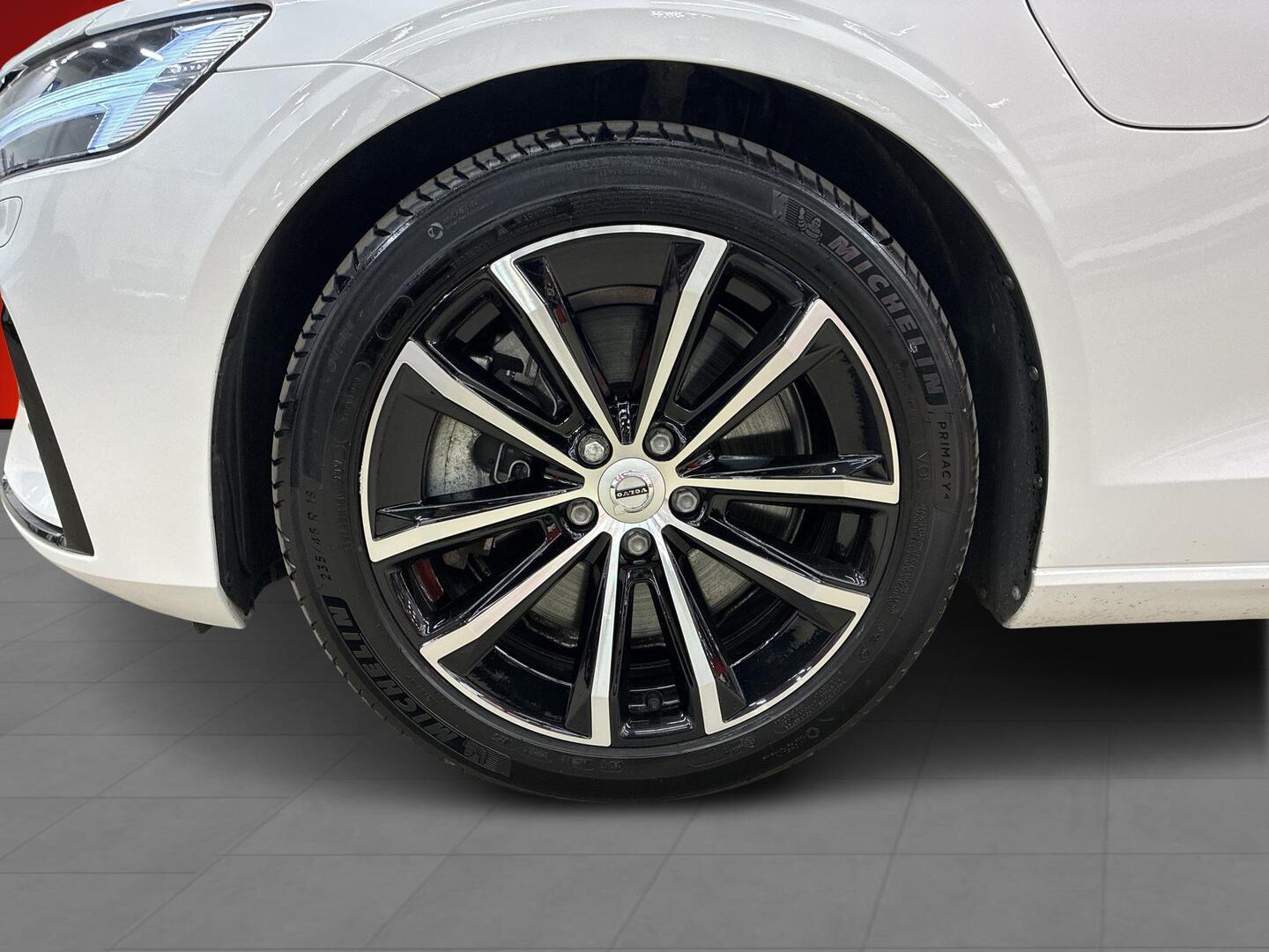 VOLVO V60 2023