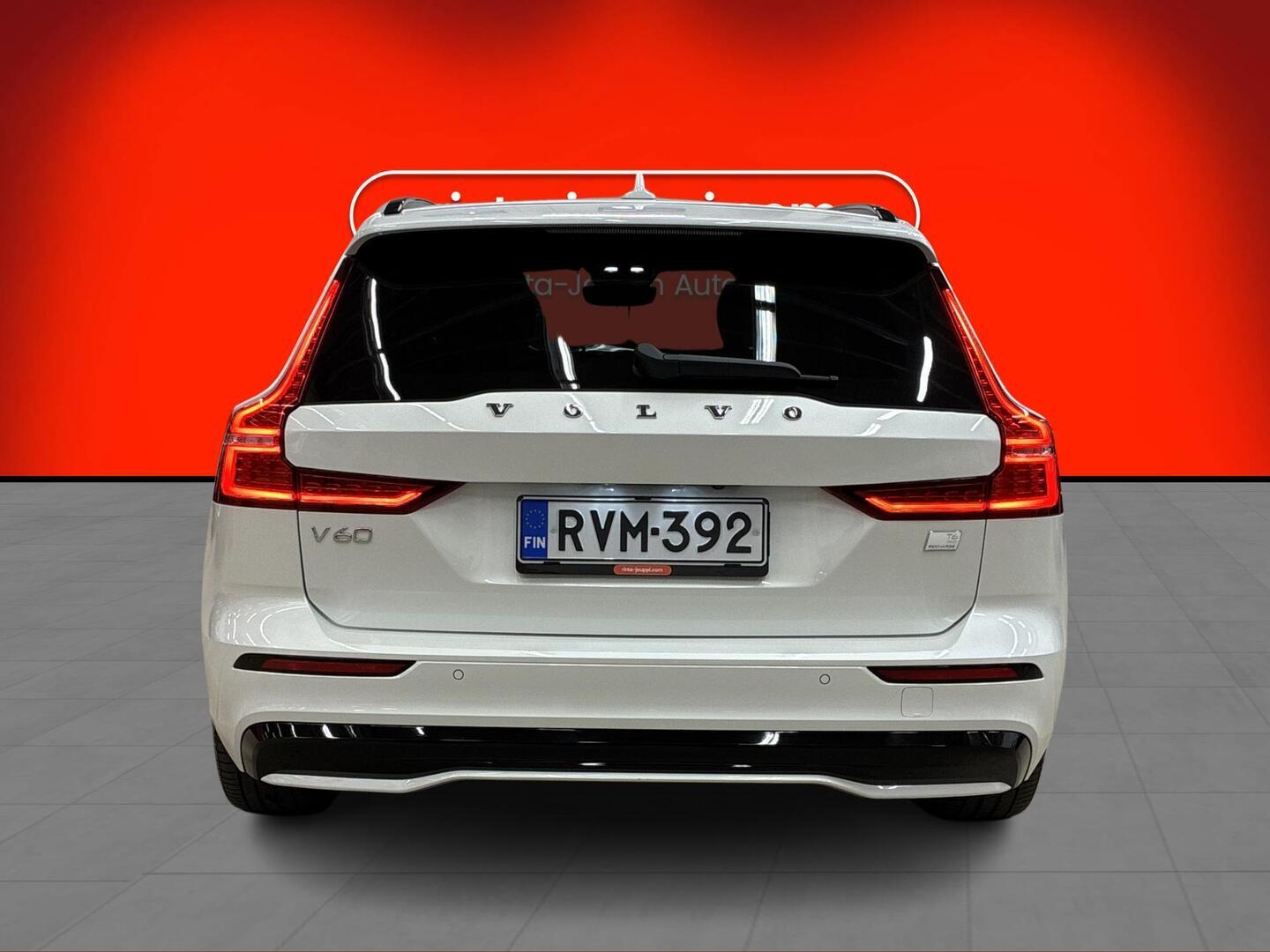 VOLVO V60 2023