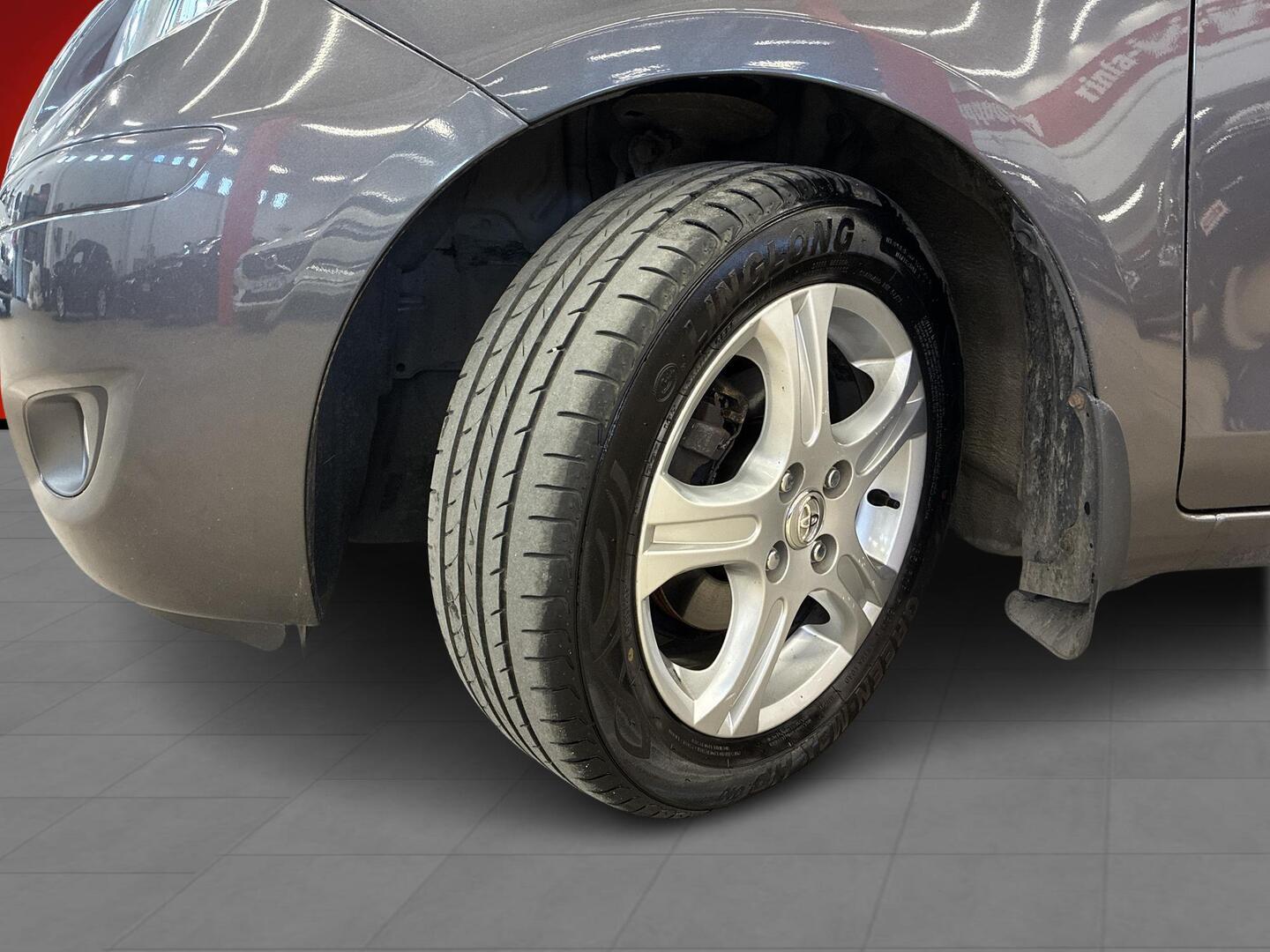 TOYOTA Yaris 2010