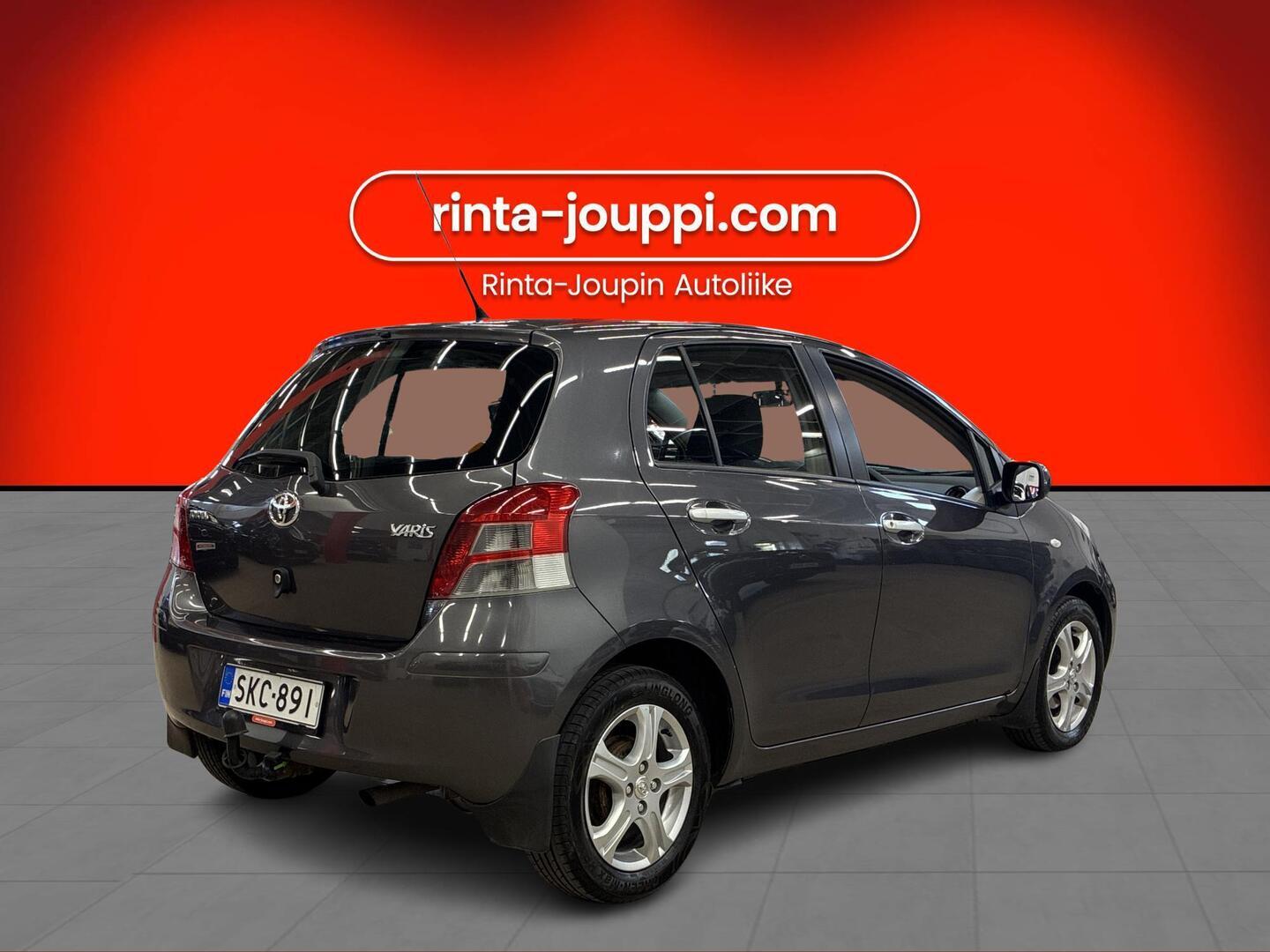 TOYOTA Yaris 2010