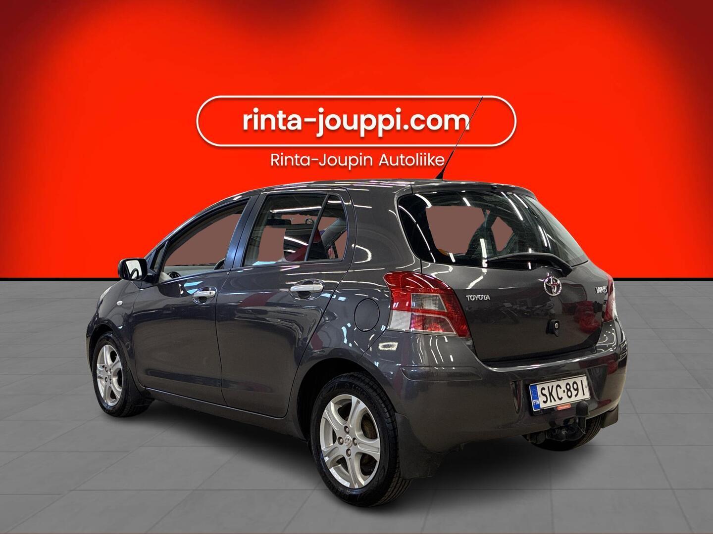 TOYOTA Yaris 2010