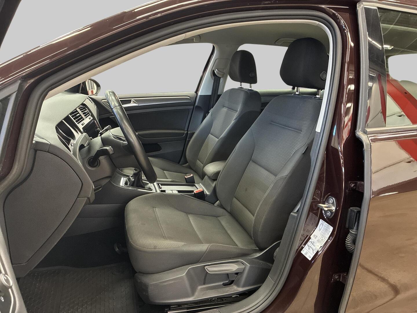 VOLKSWAGEN Golf 2018