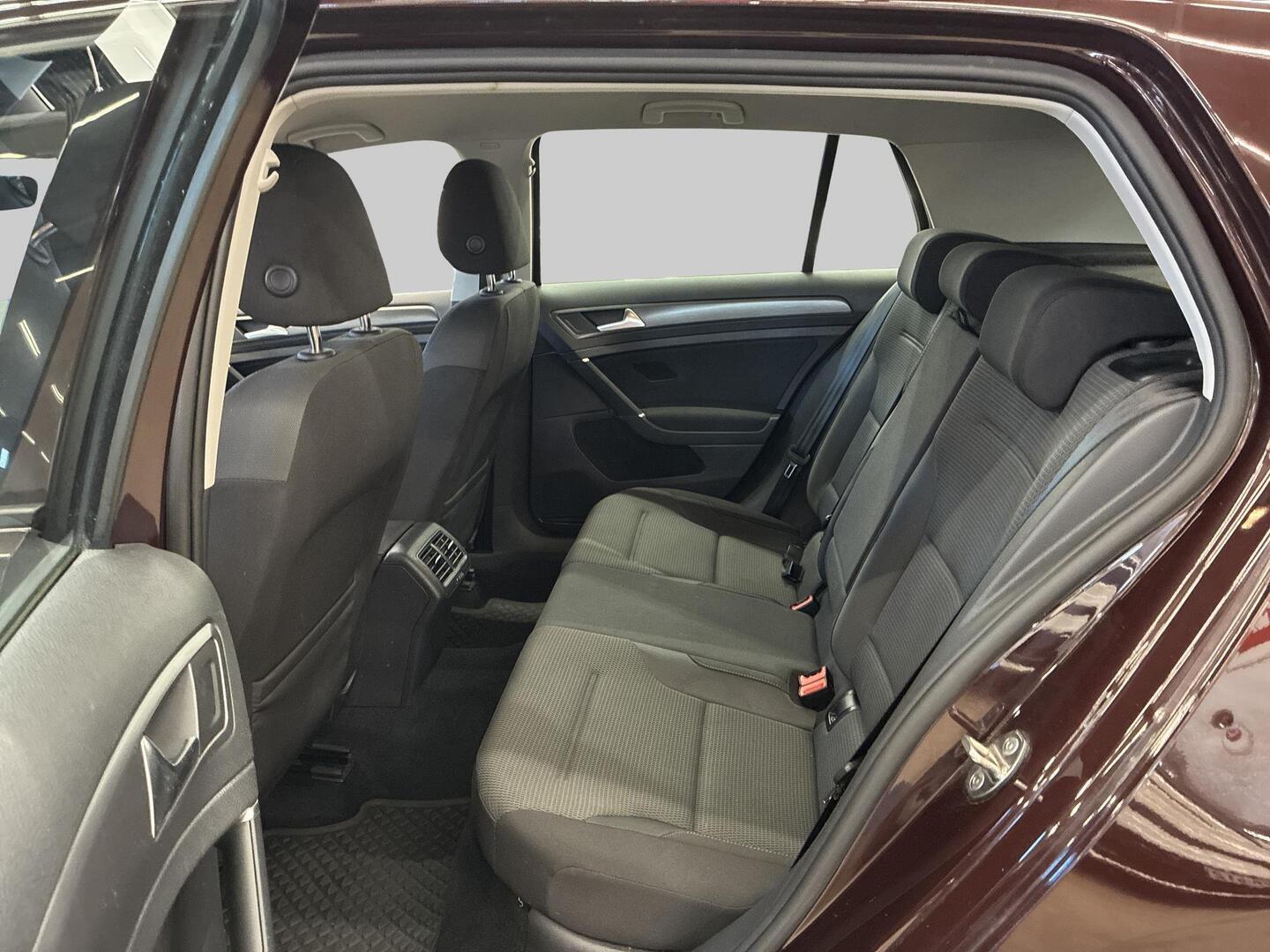 VOLKSWAGEN Golf 2018