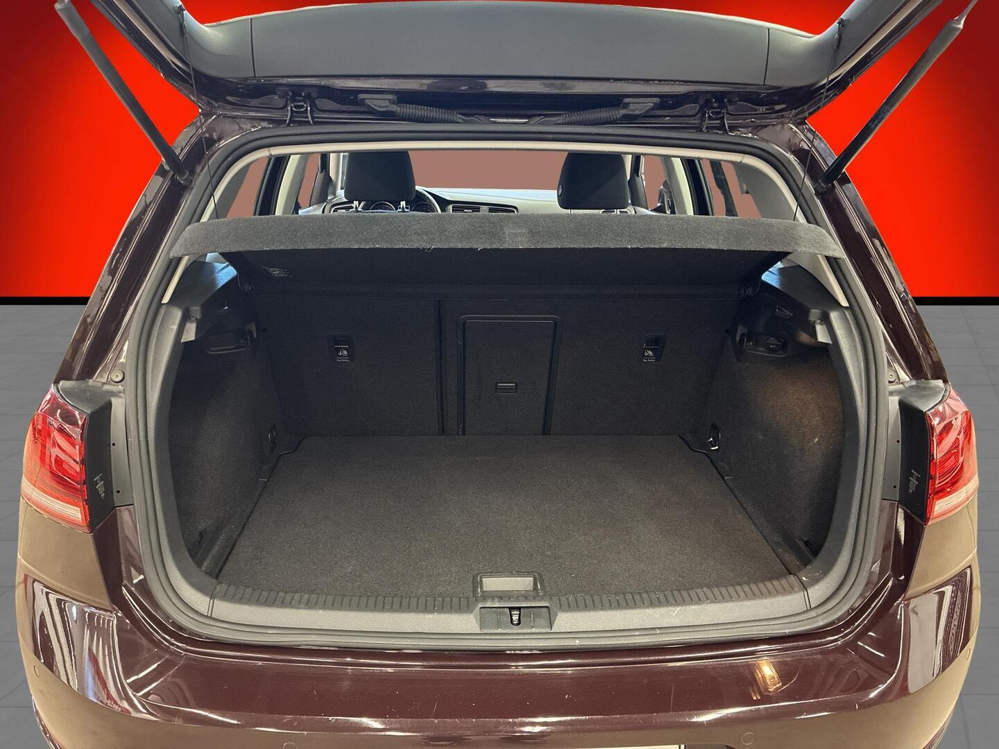 VOLKSWAGEN Golf 2018