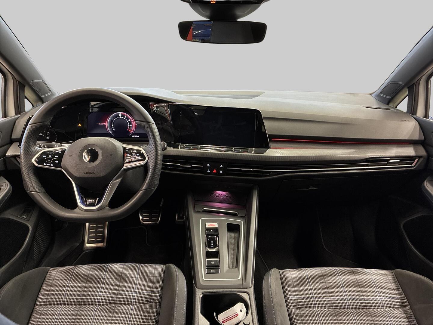 VOLKSWAGEN Golf 2021