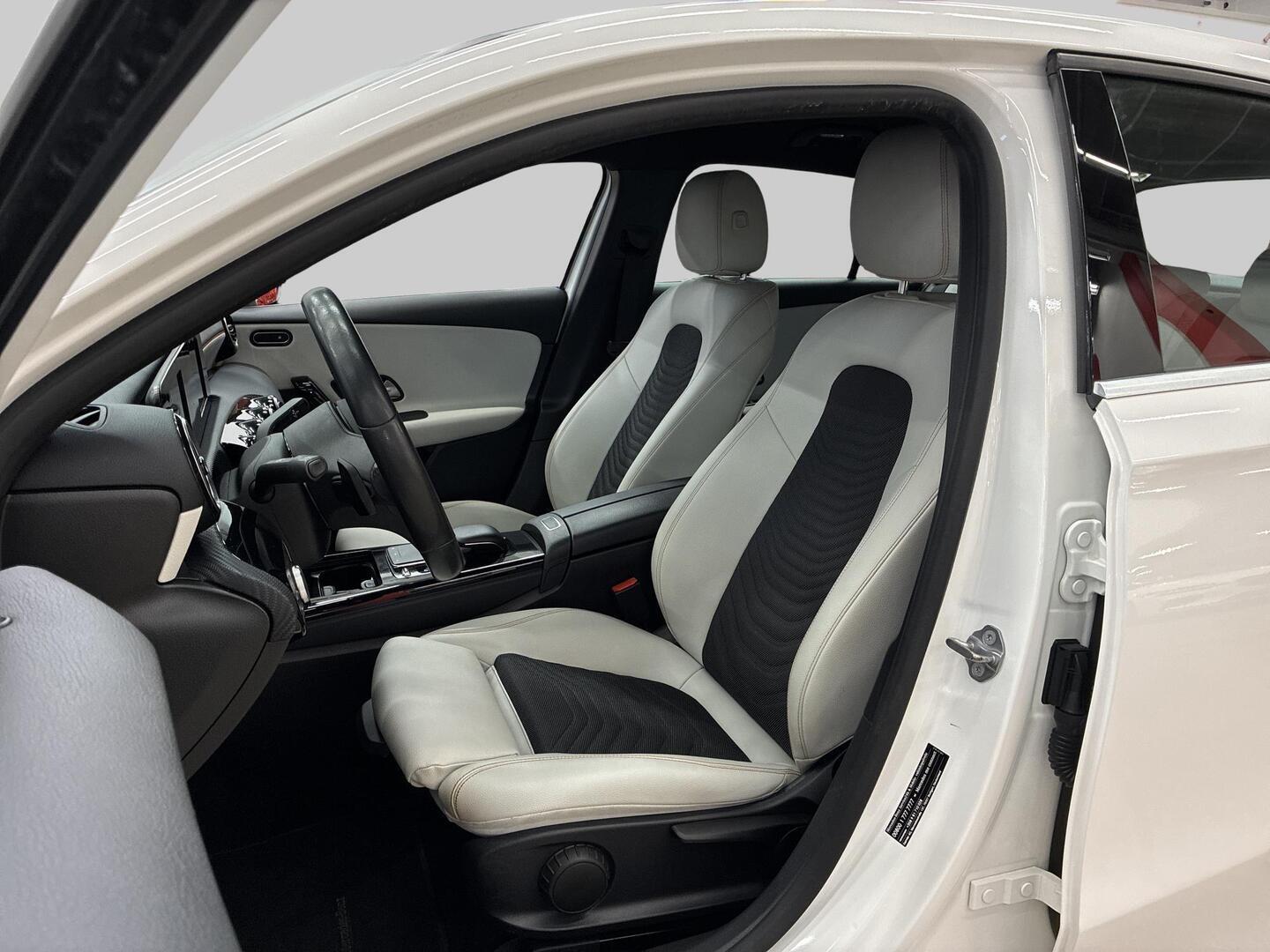 MERCEDES-BENZ A 2019