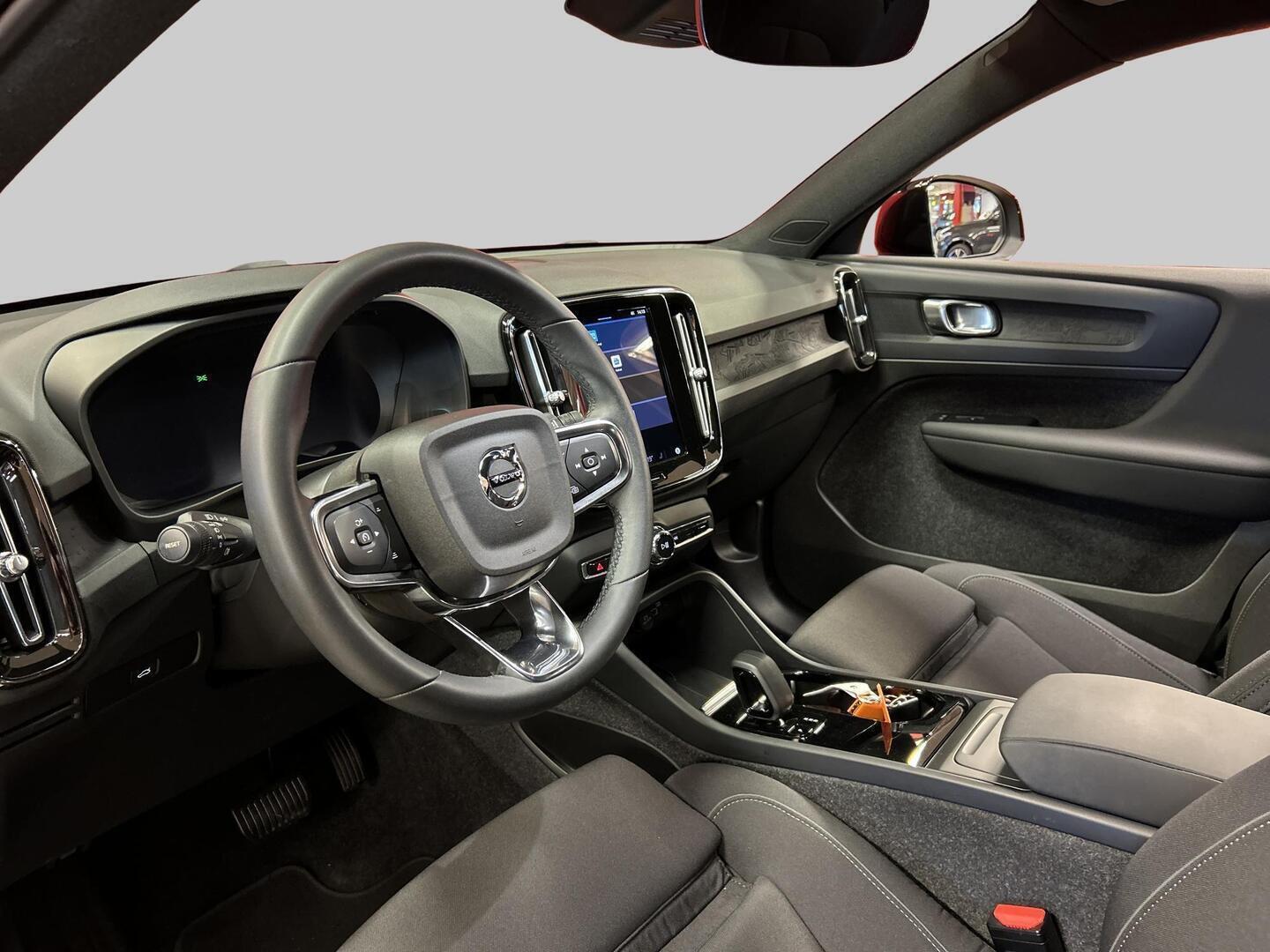 VOLVO XC40 2023