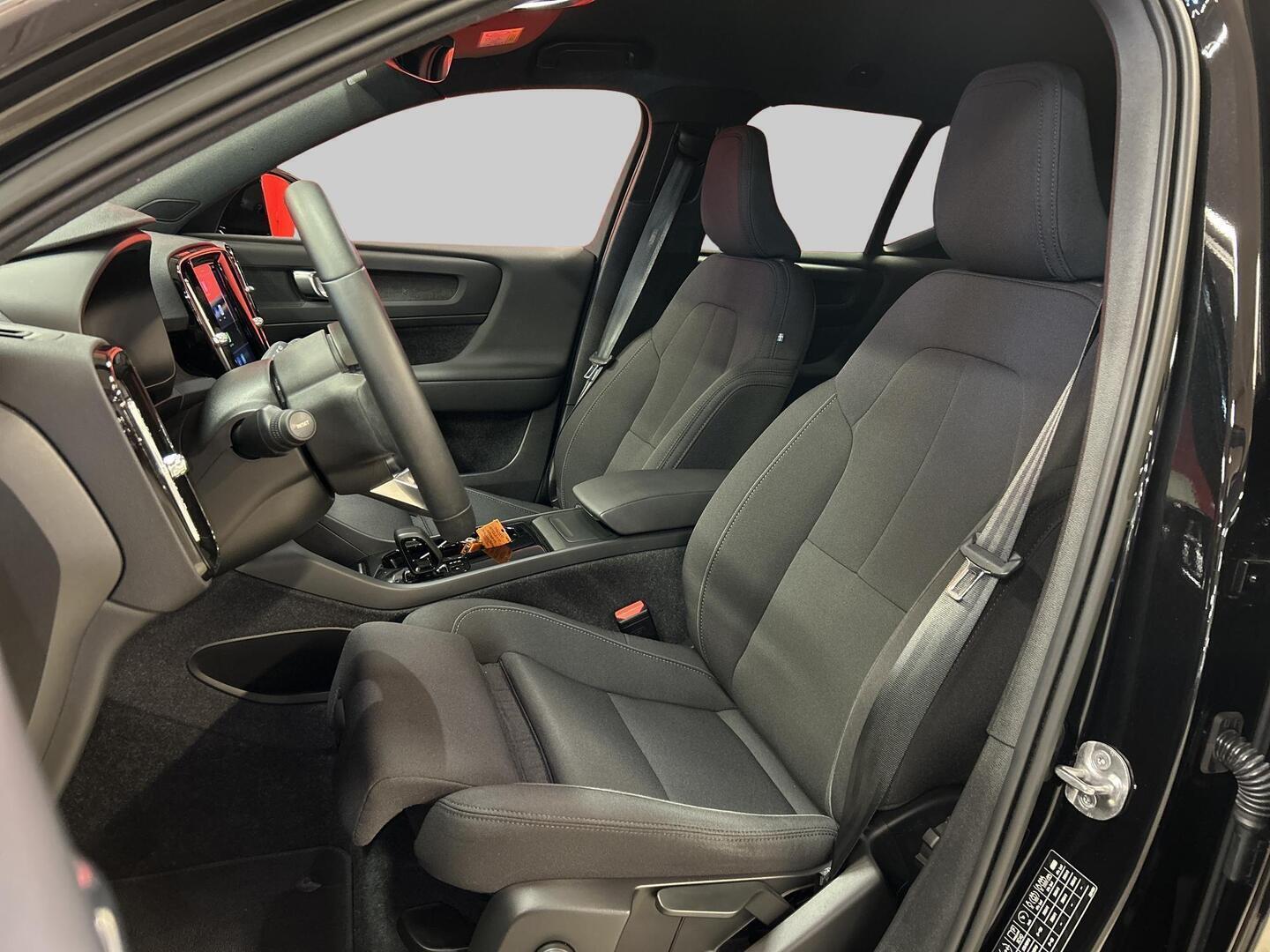 VOLVO XC40 2023