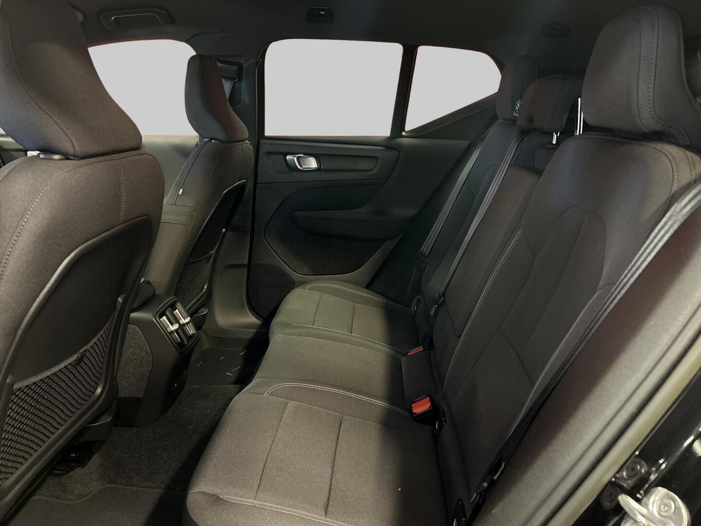 VOLVO XC40 2023