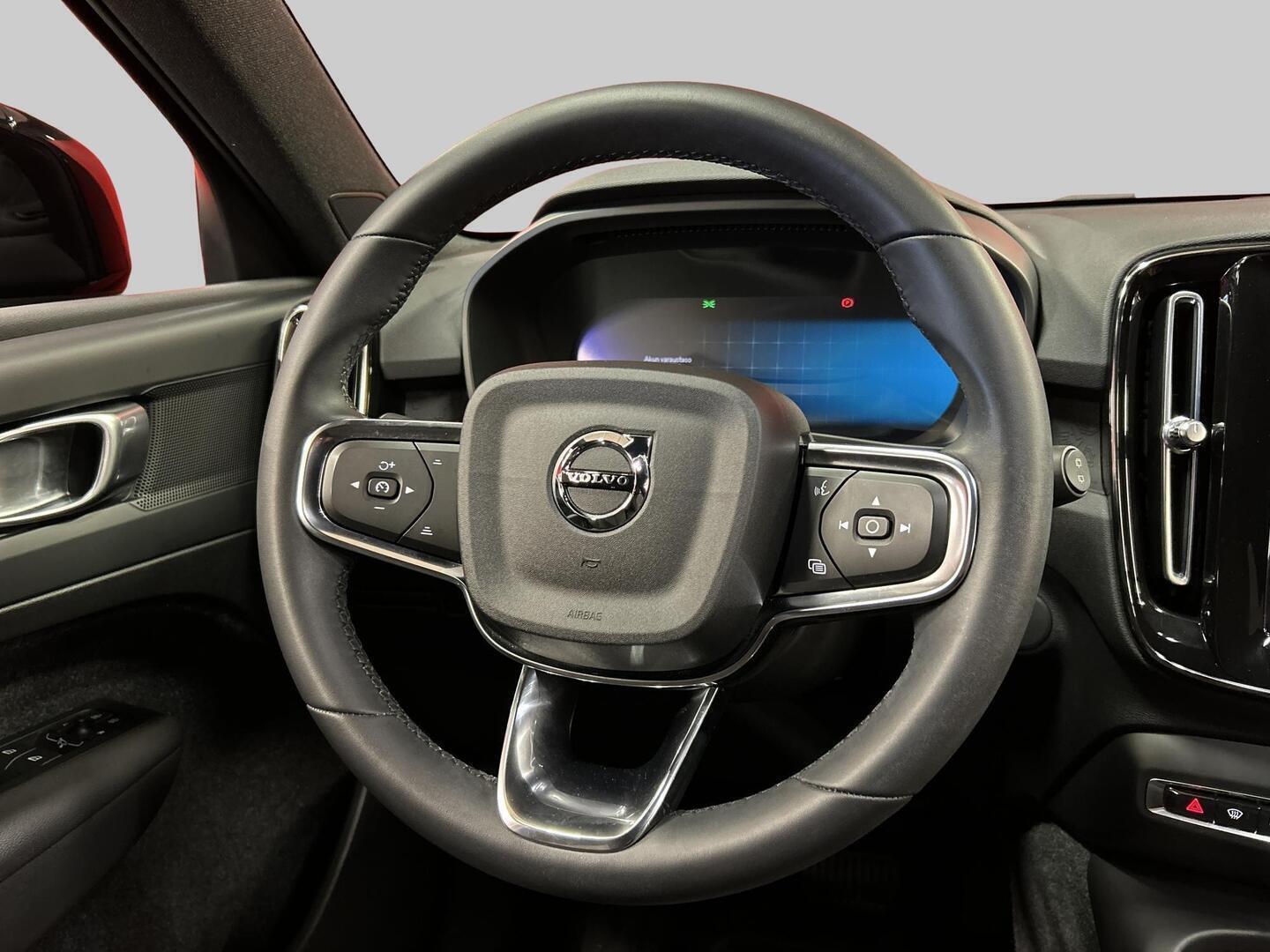 VOLVO XC40 2023