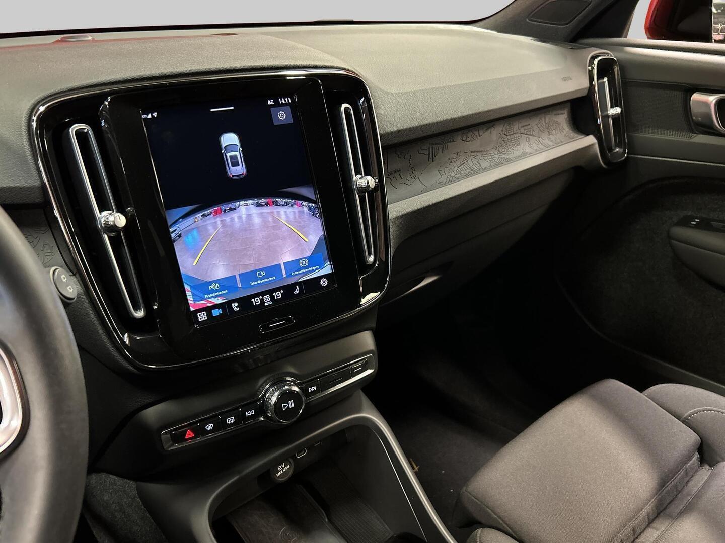 VOLVO XC40 2023