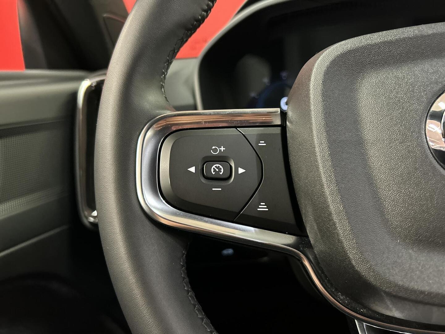 VOLVO XC40 2023