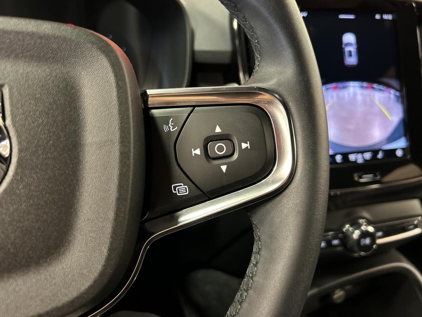 VOLVO XC40 2023