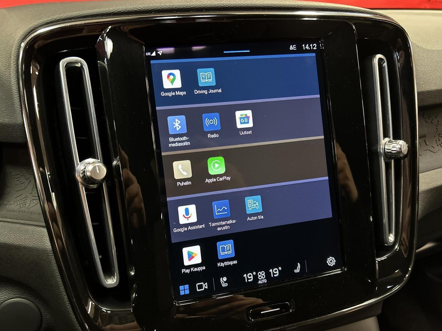 VOLVO XC40 2023