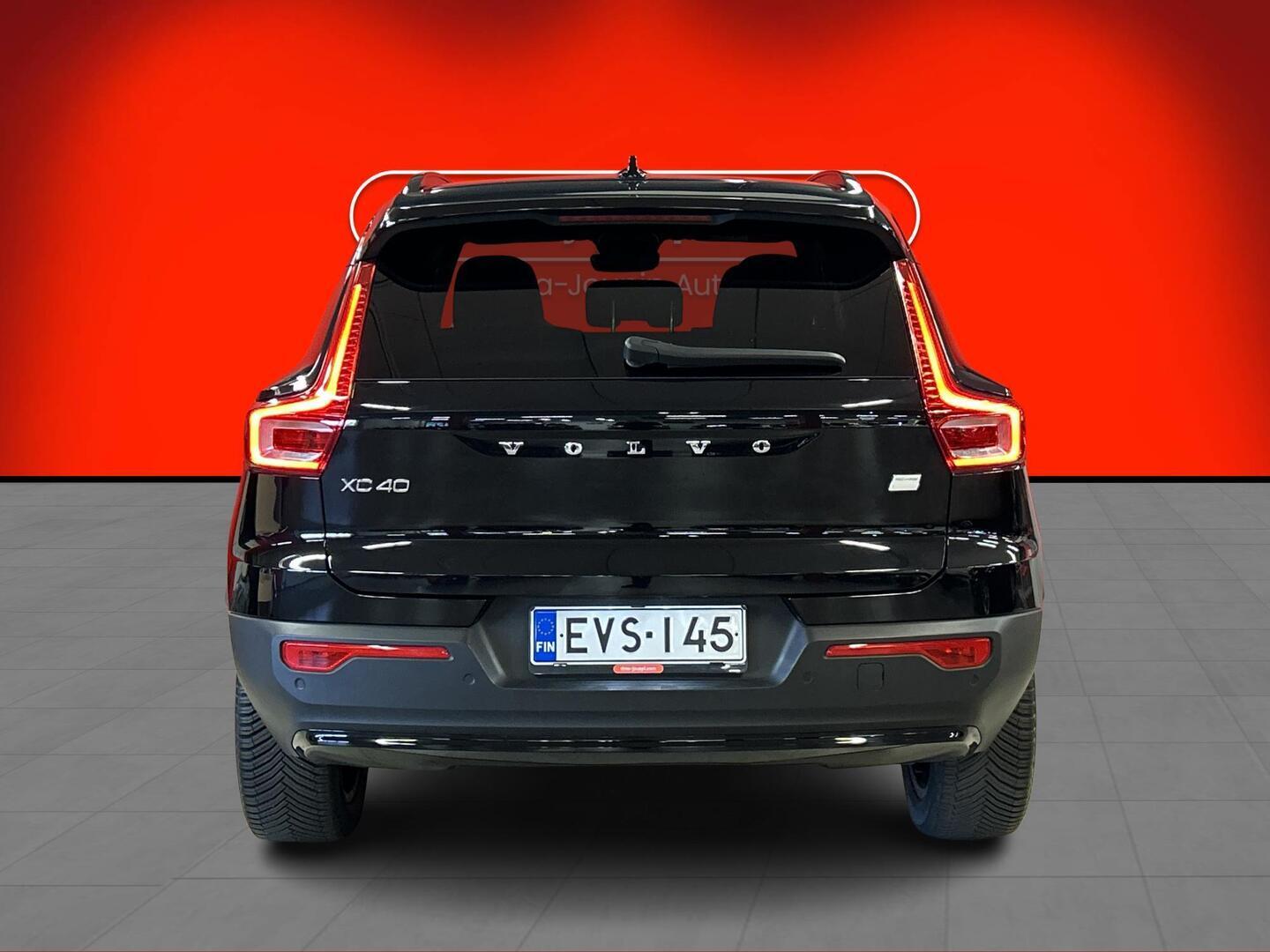 VOLVO XC40 2023