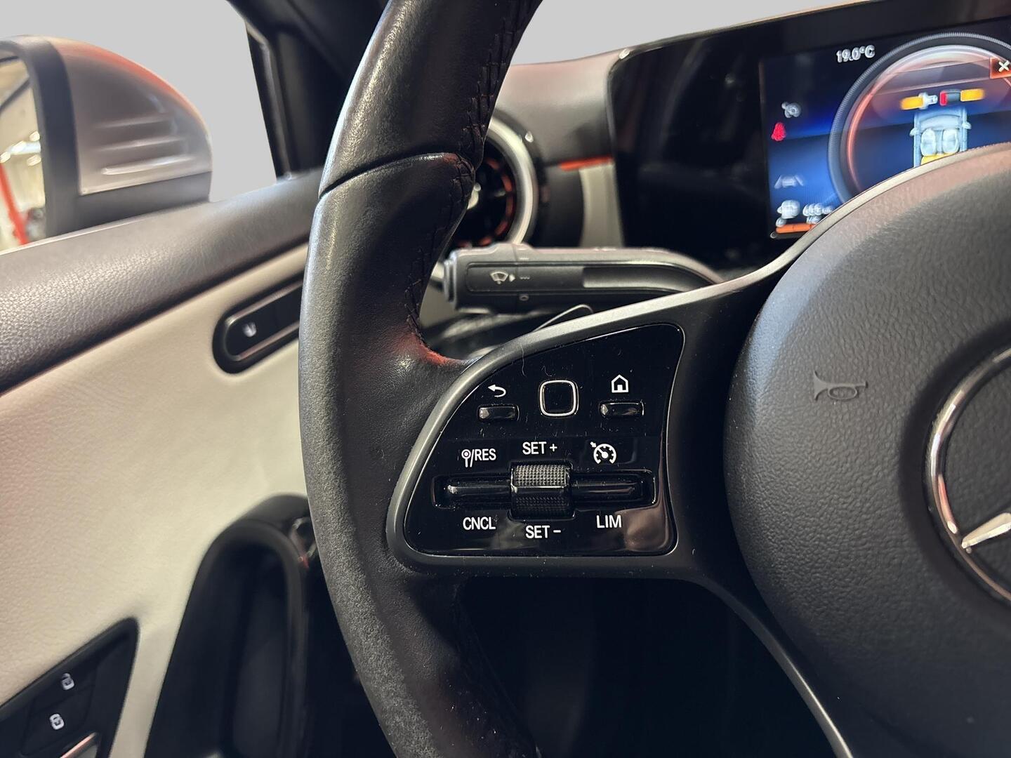 MERCEDES-BENZ A 2019