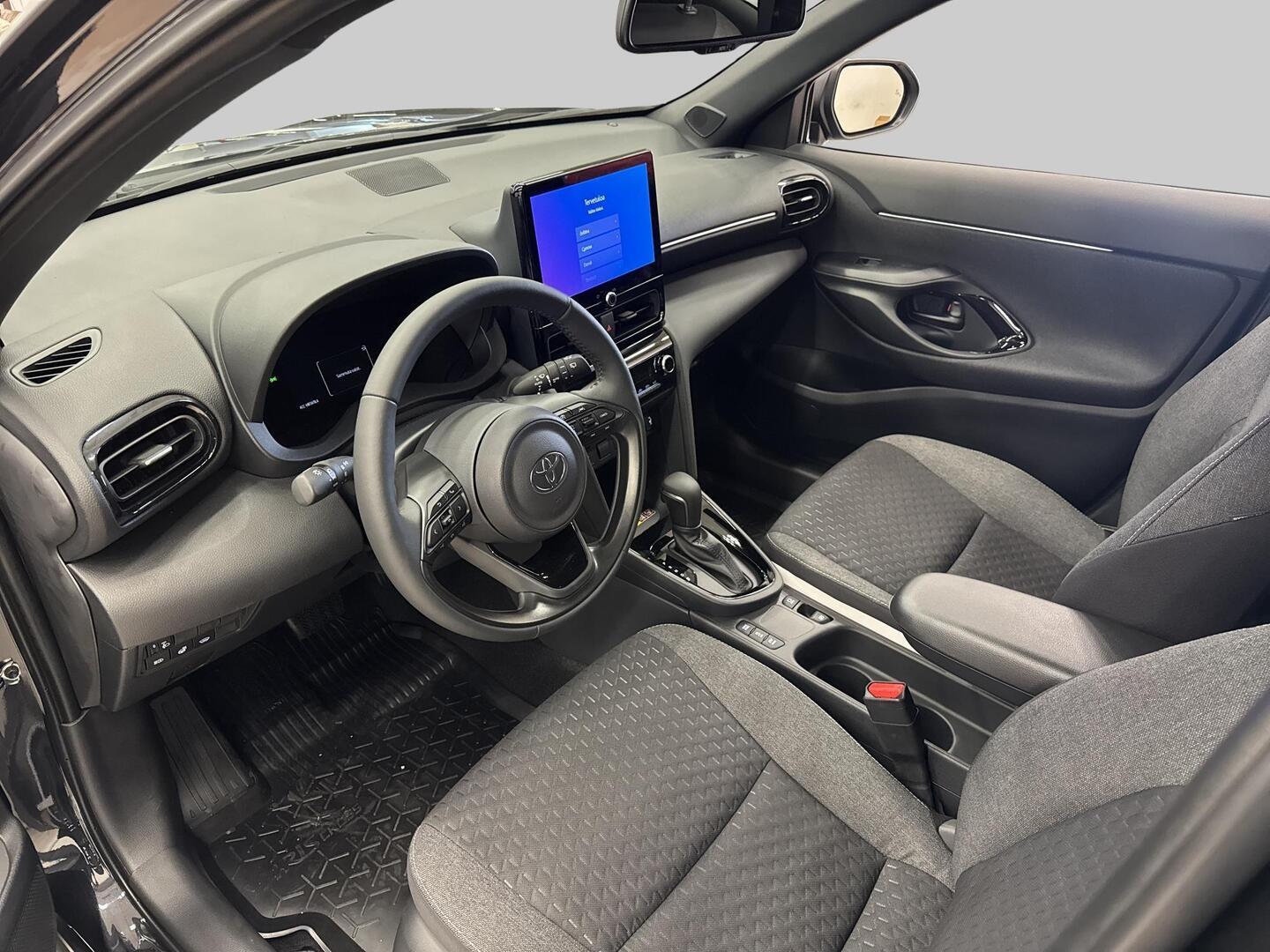 TOYOTA YARIS CROSS 2025