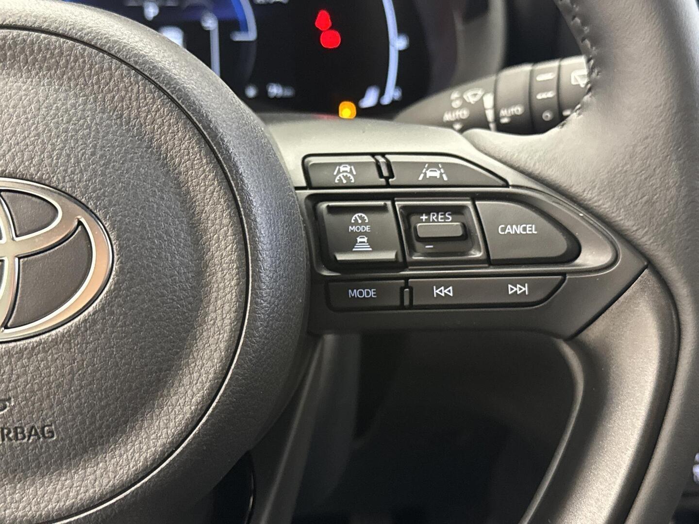 TOYOTA YARIS CROSS 2025