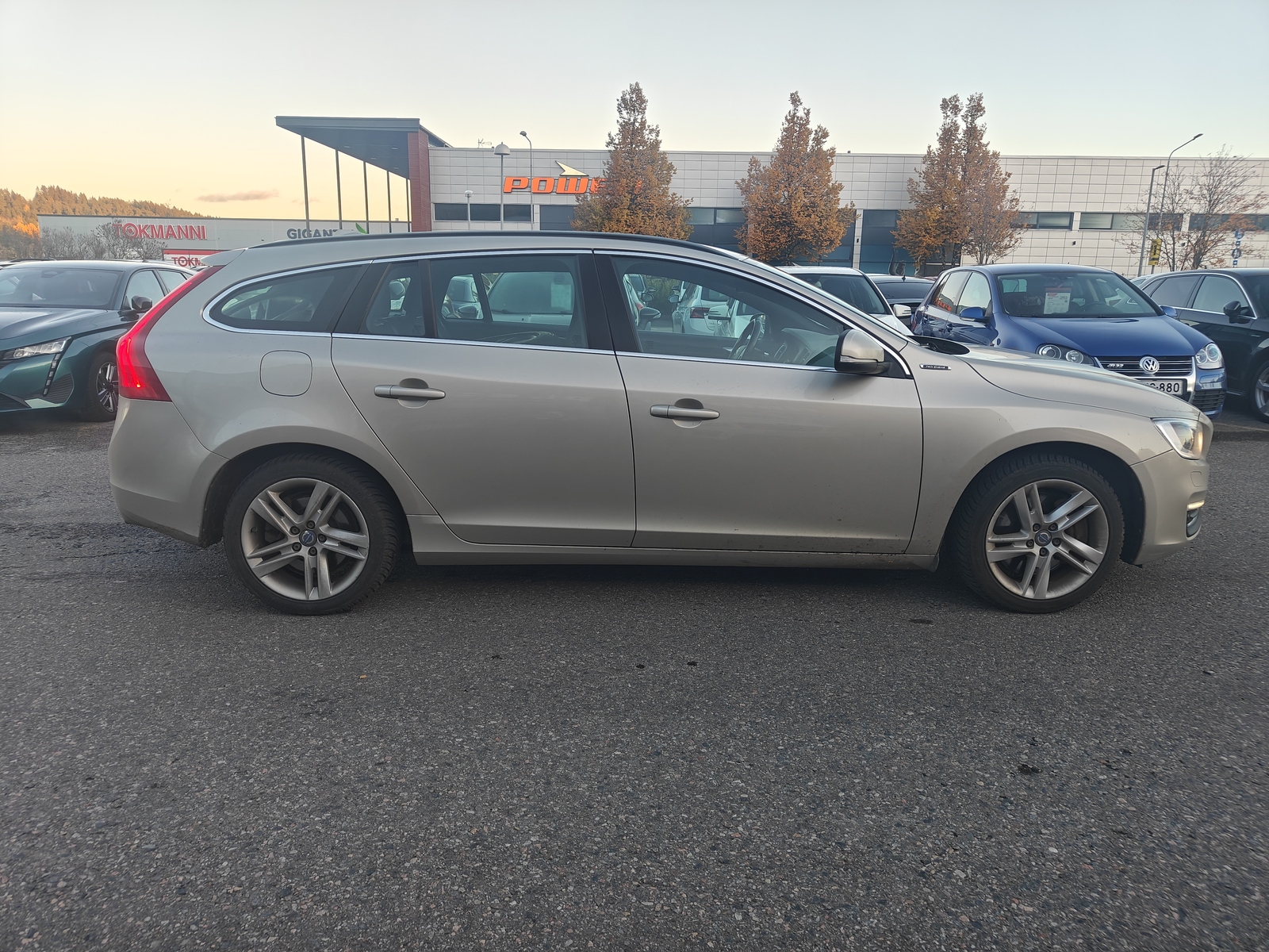 VOLVO V60 2017