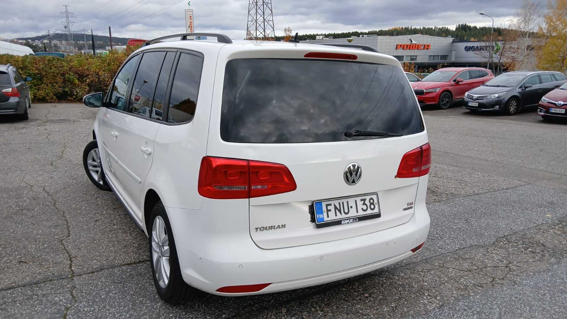 VOLKSWAGEN Touran 2014