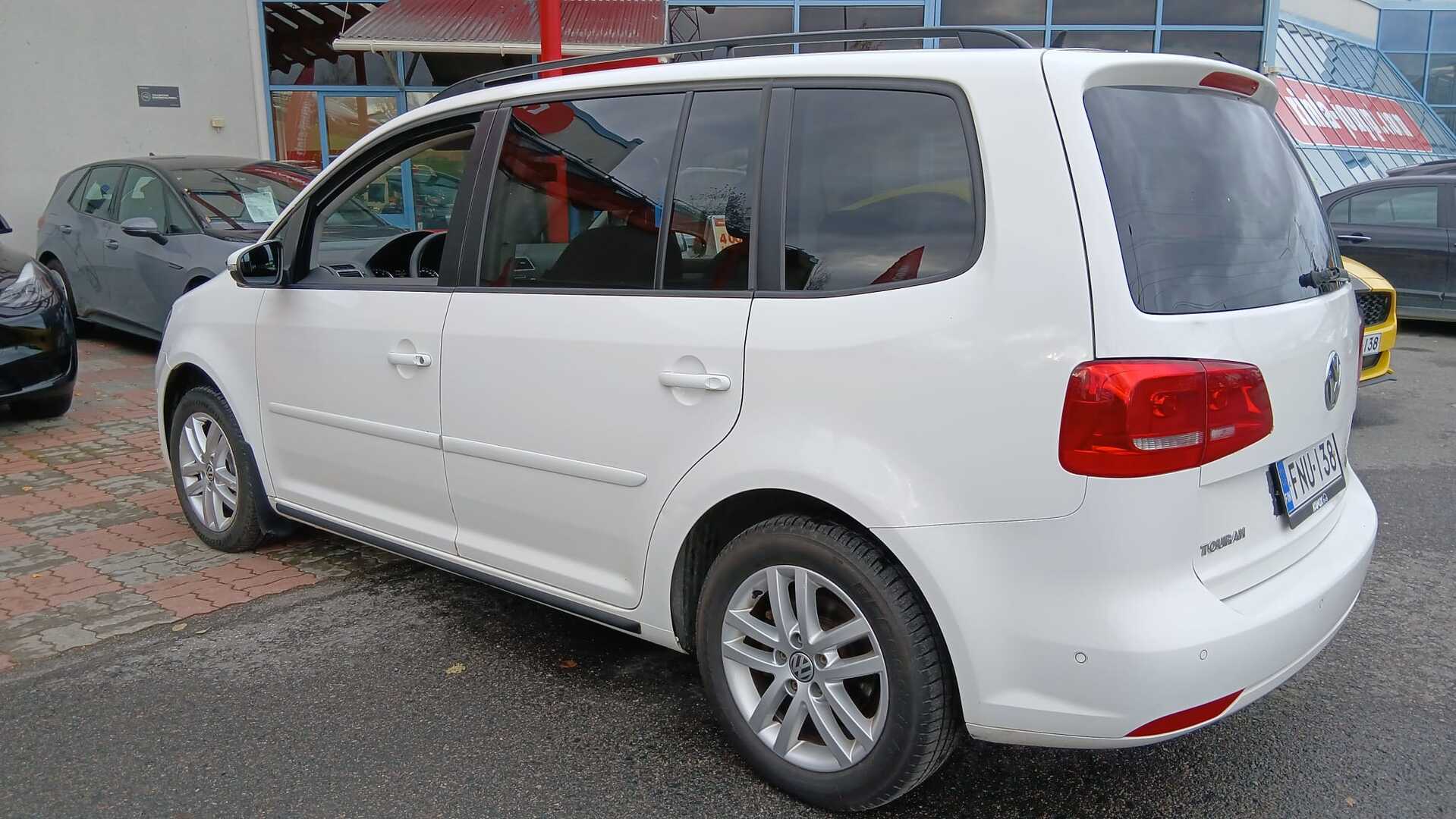 VOLKSWAGEN Touran 2014