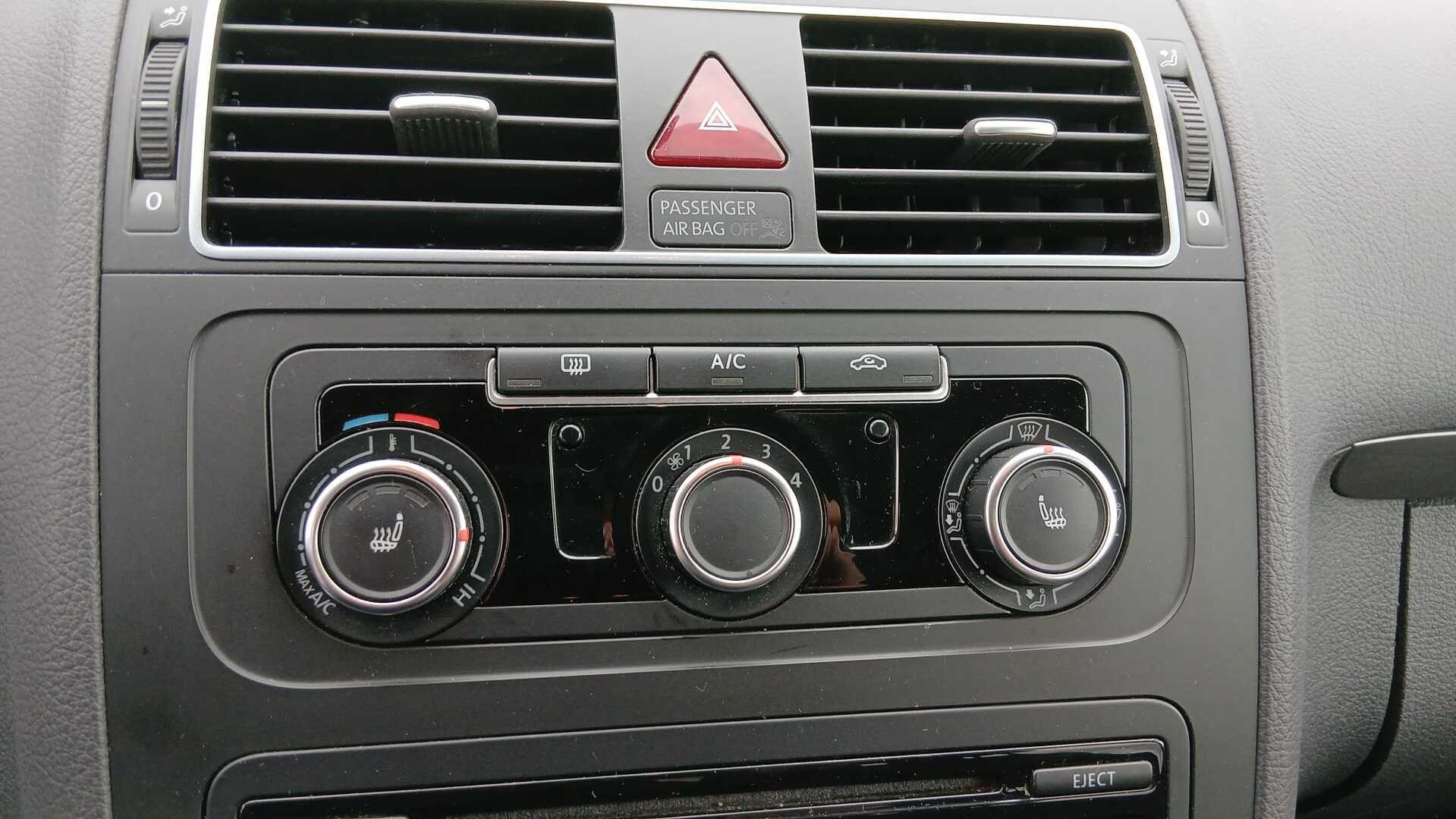 VOLKSWAGEN Touran 2014
