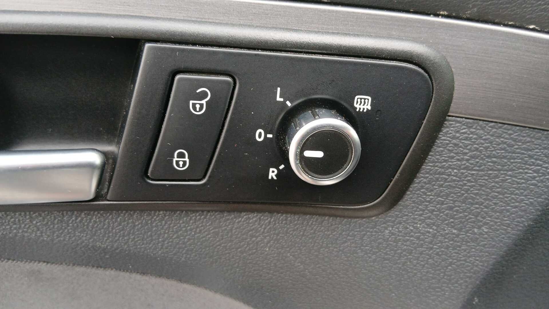 VOLKSWAGEN Touran 2014