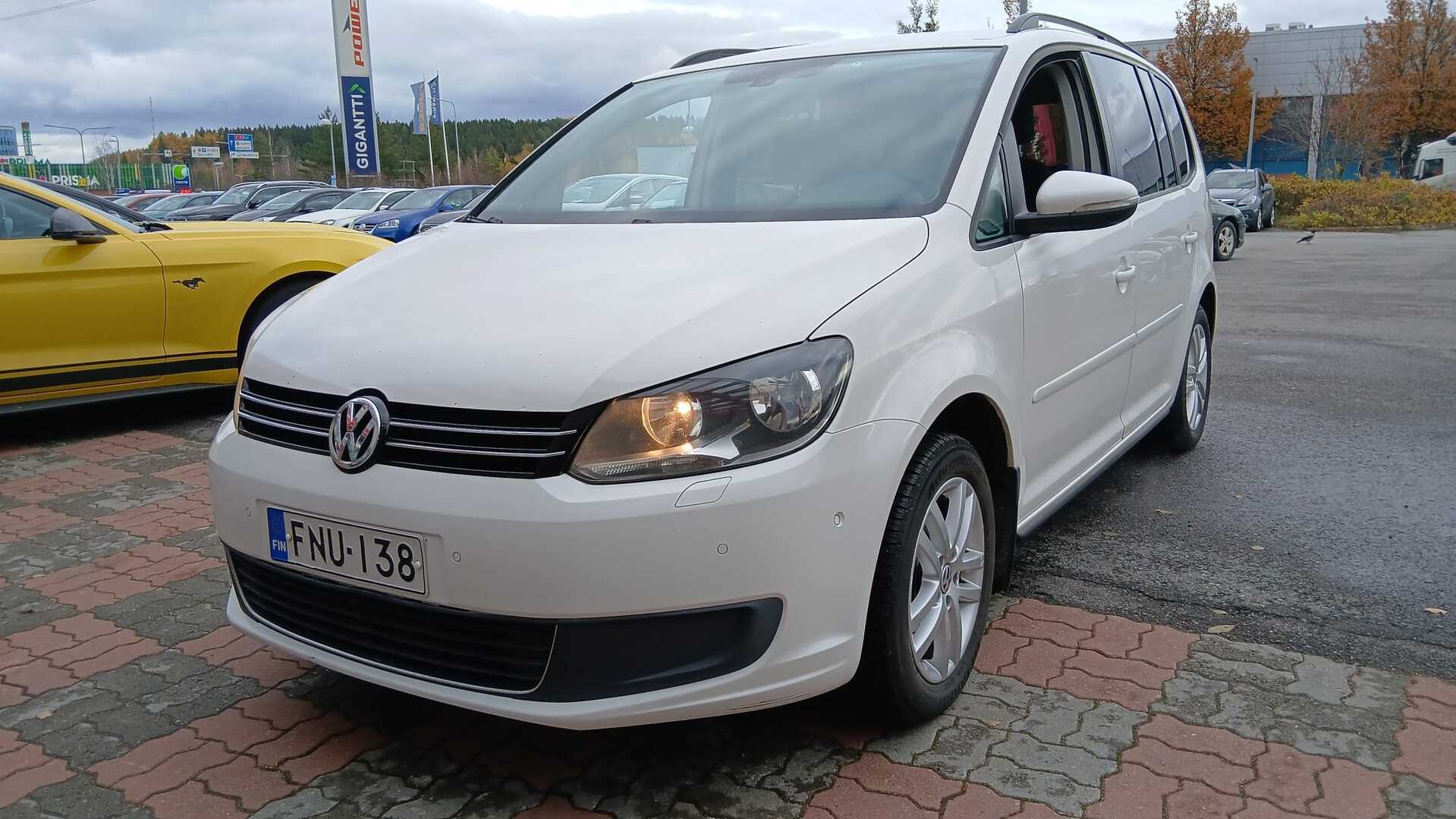 VOLKSWAGEN Touran 2014