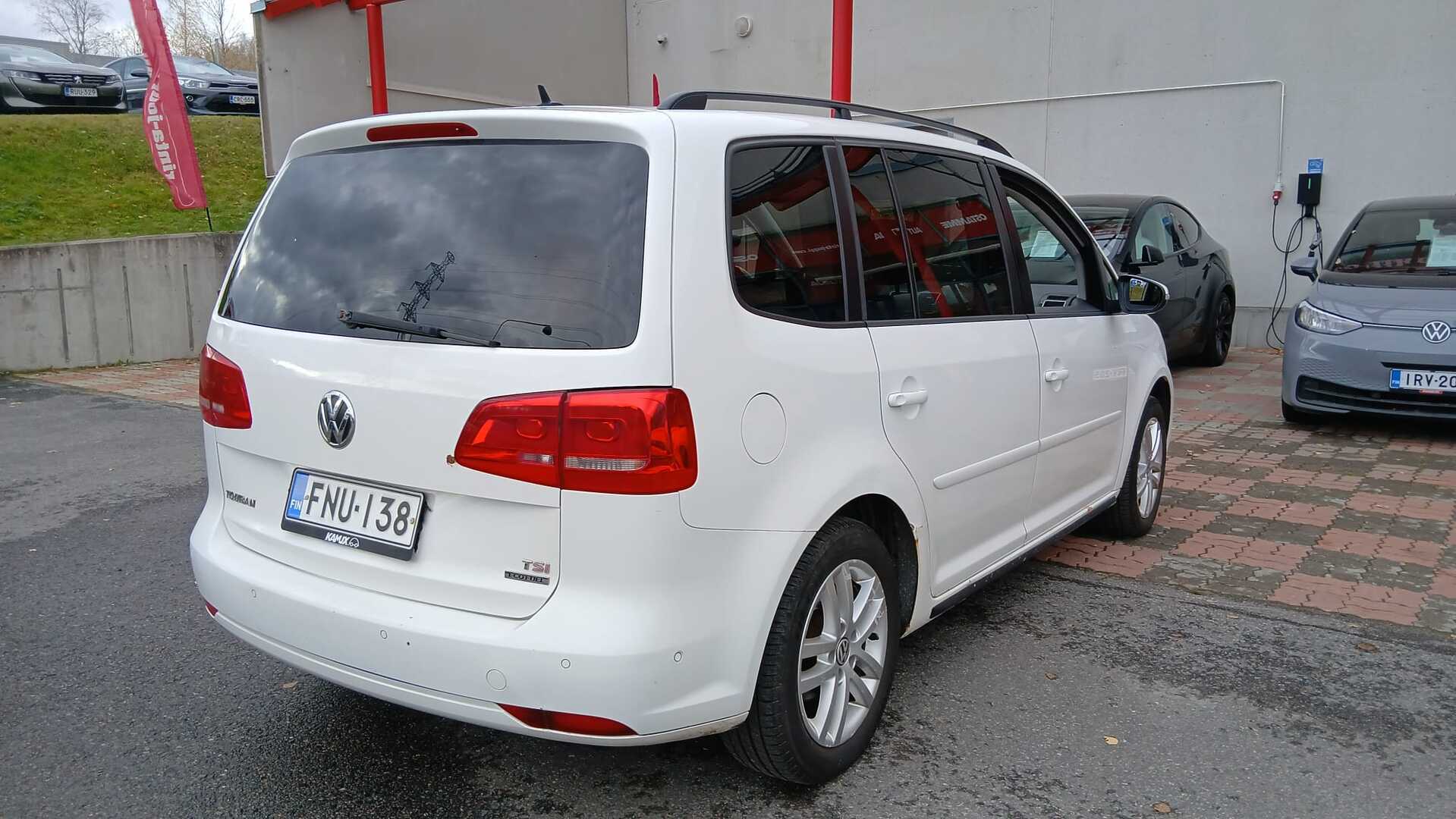 VOLKSWAGEN Touran 2014
