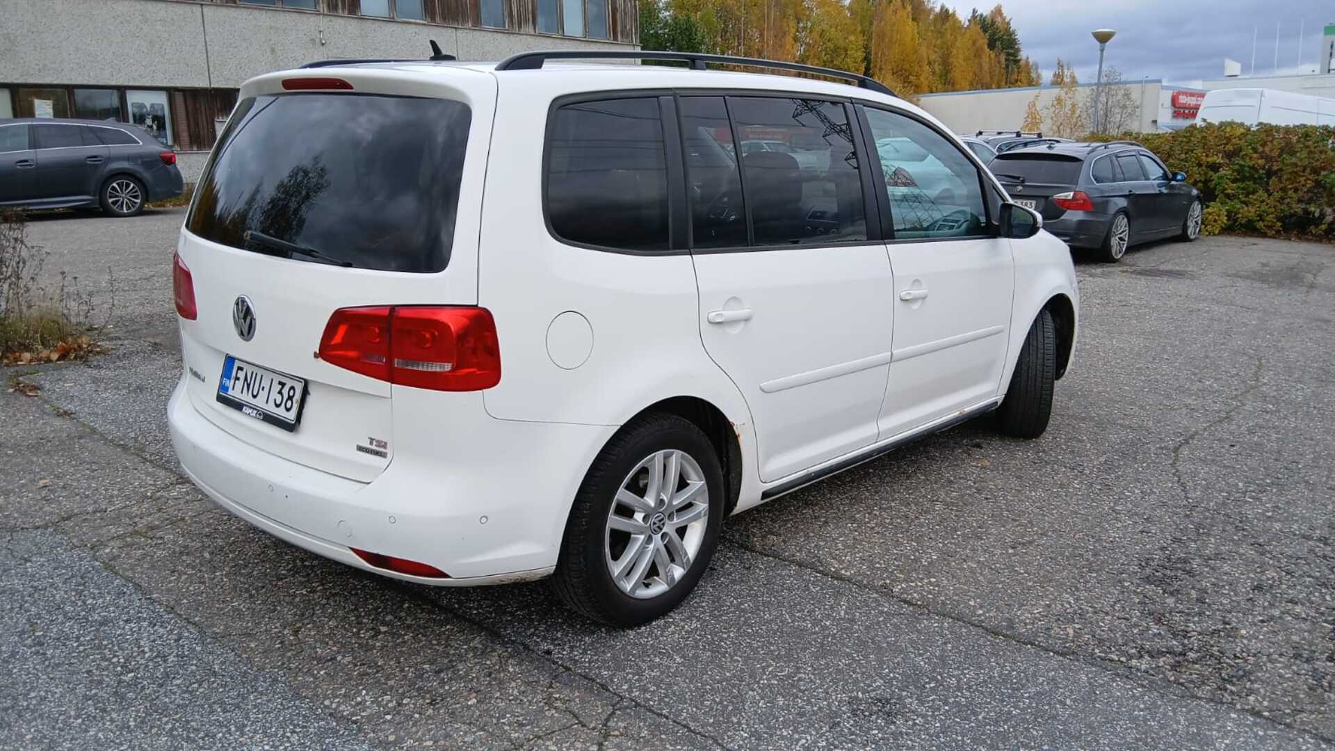 VOLKSWAGEN Touran 2014