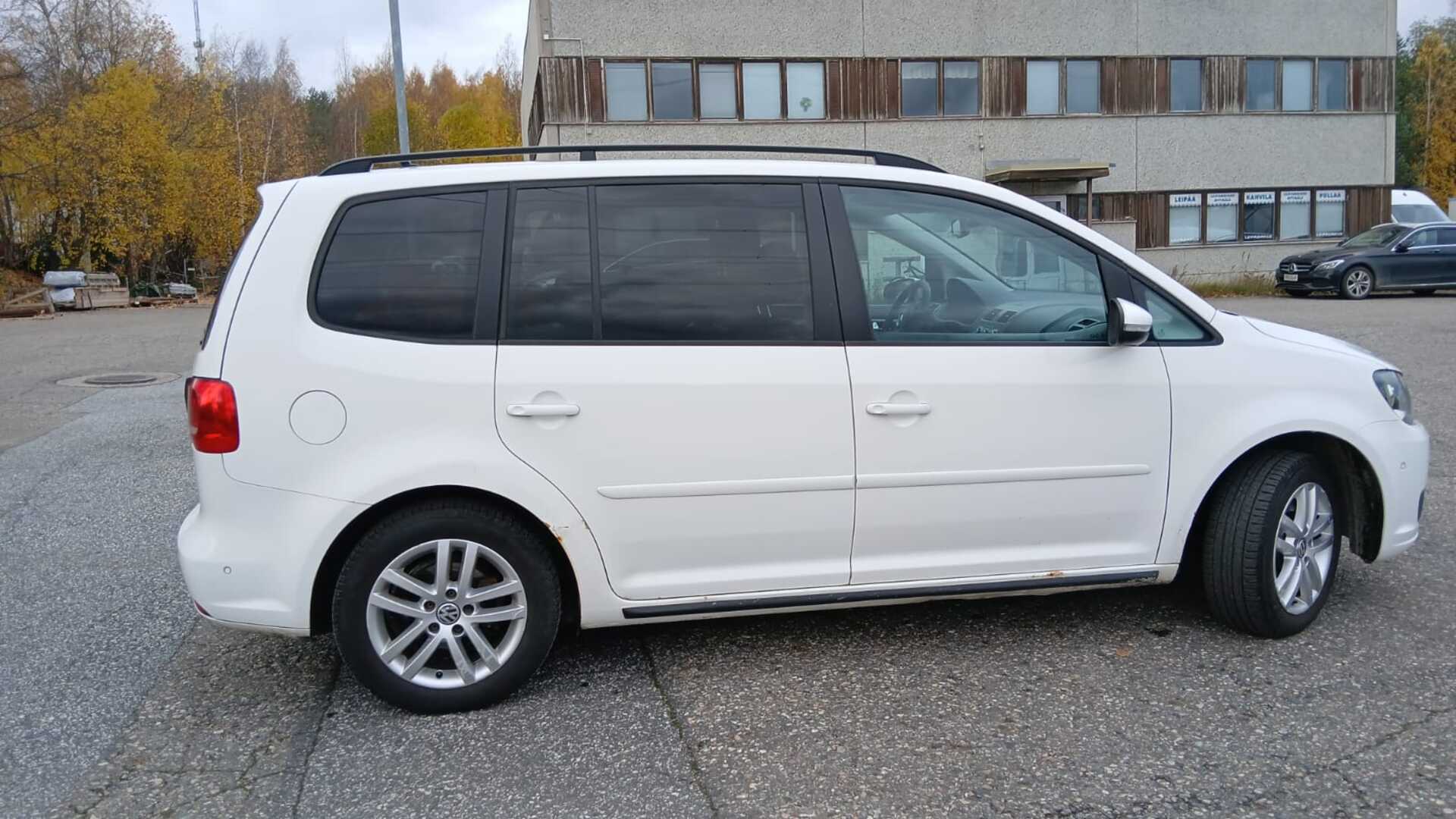 VOLKSWAGEN Touran 2014