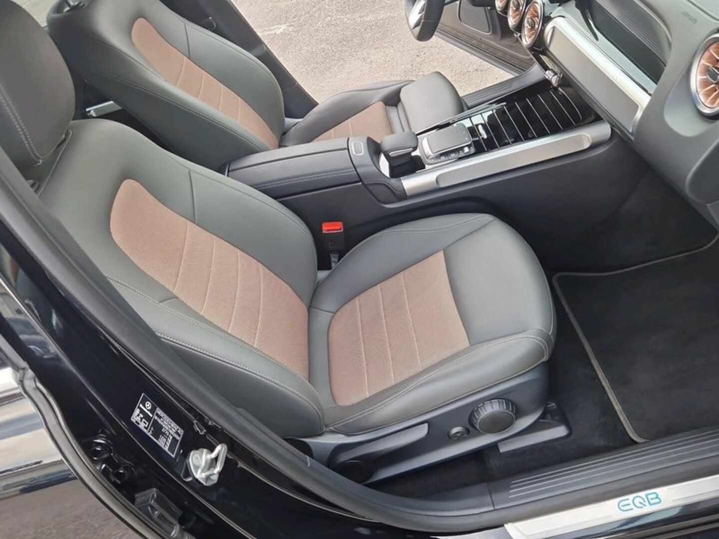 MERCEDES-BENZ EQB 2022