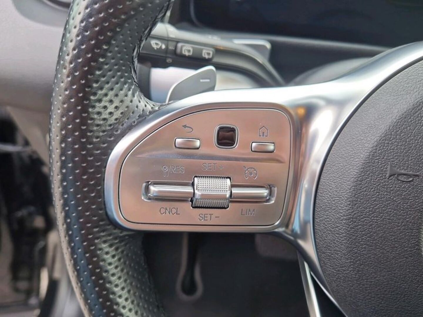 MERCEDES-BENZ EQB 2022