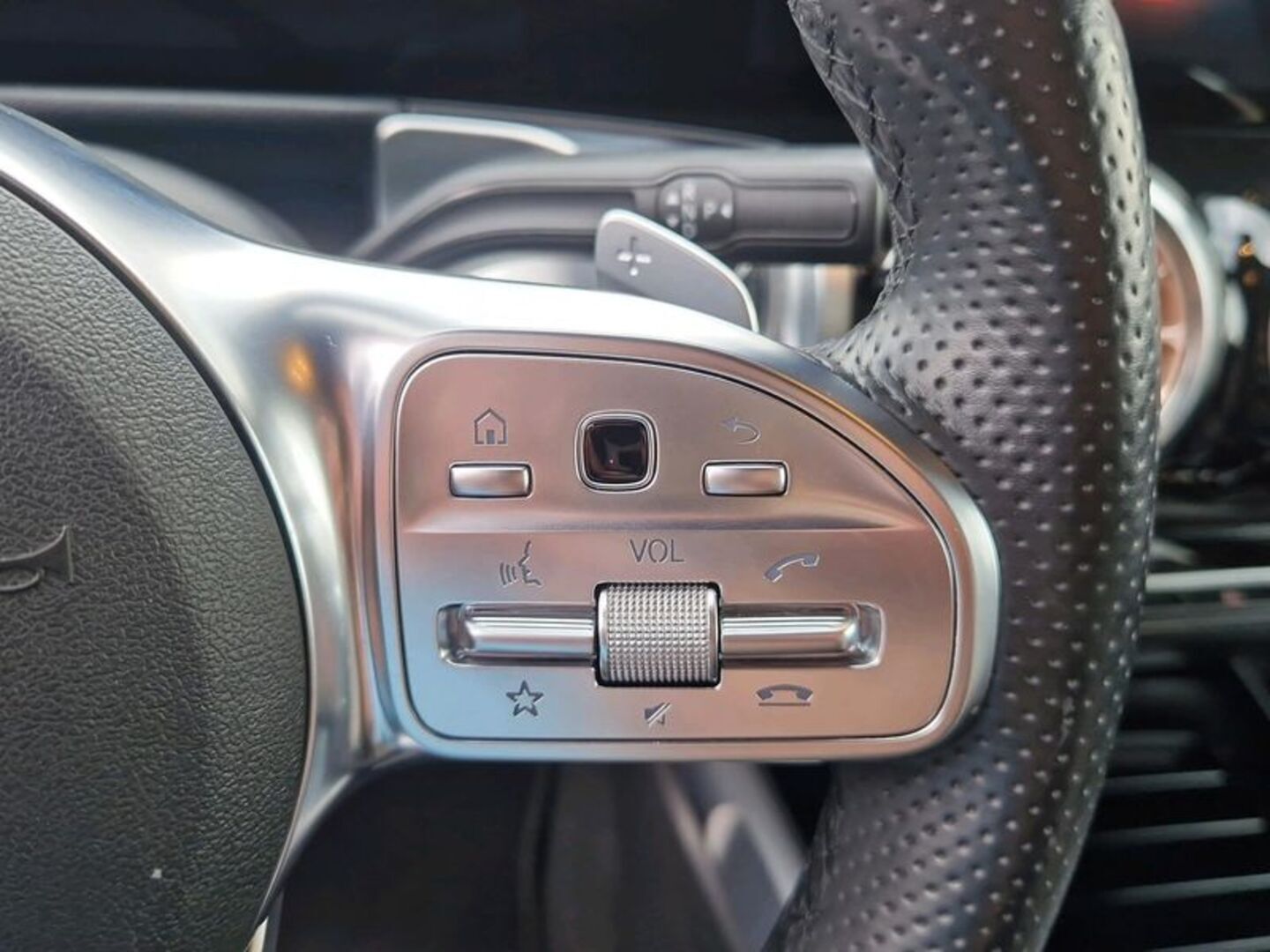 MERCEDES-BENZ EQB 2022