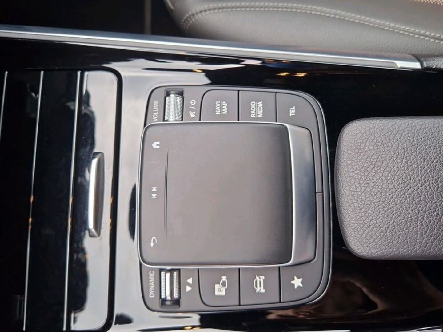 MERCEDES-BENZ EQB 2022