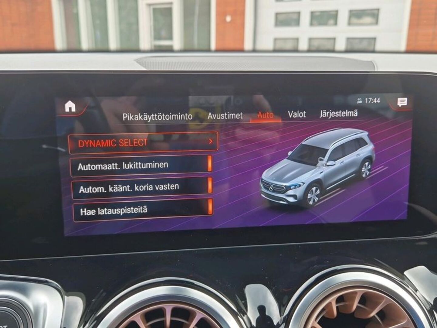 MERCEDES-BENZ EQB 2022