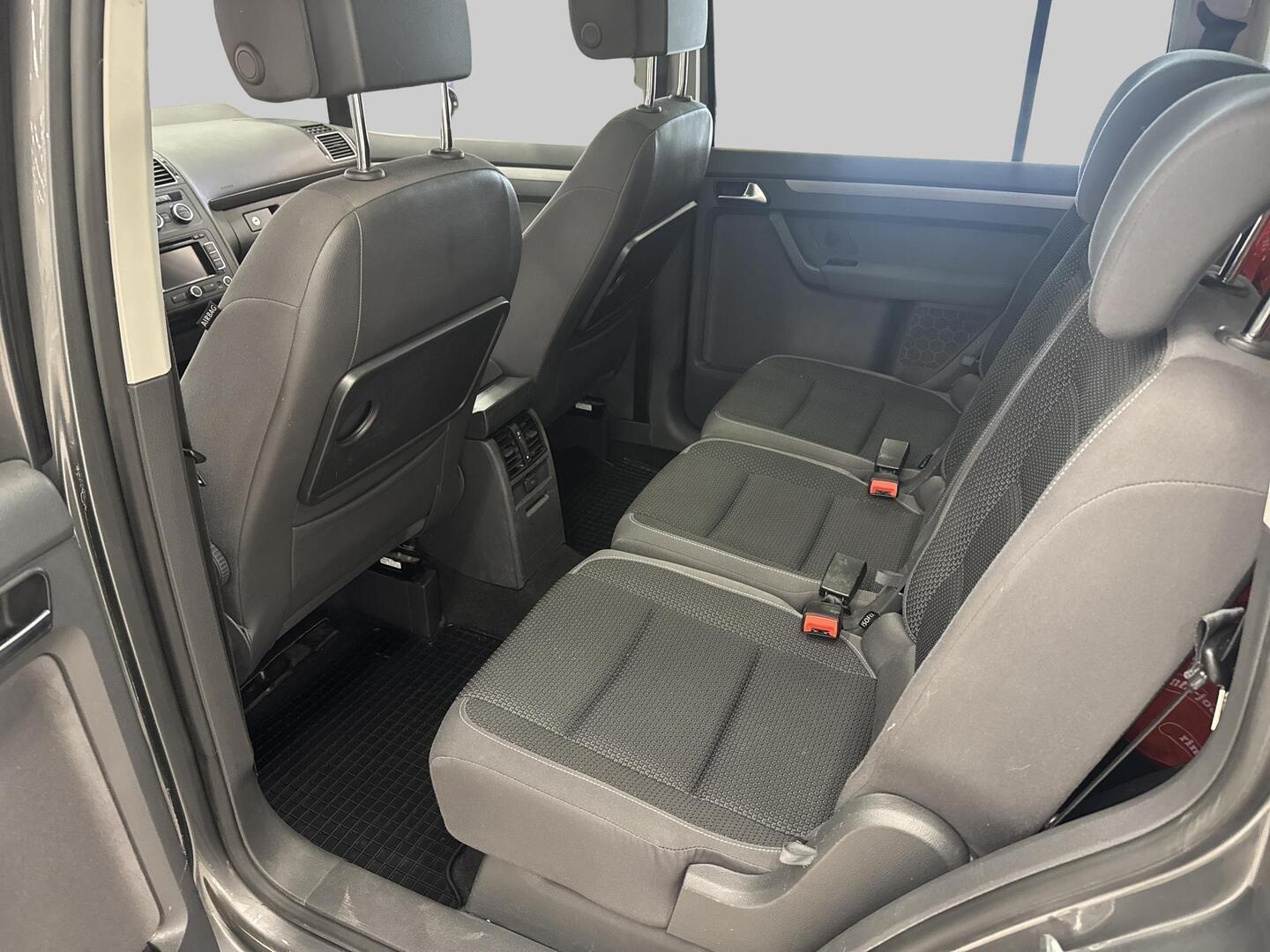 VOLKSWAGEN Touran 2013