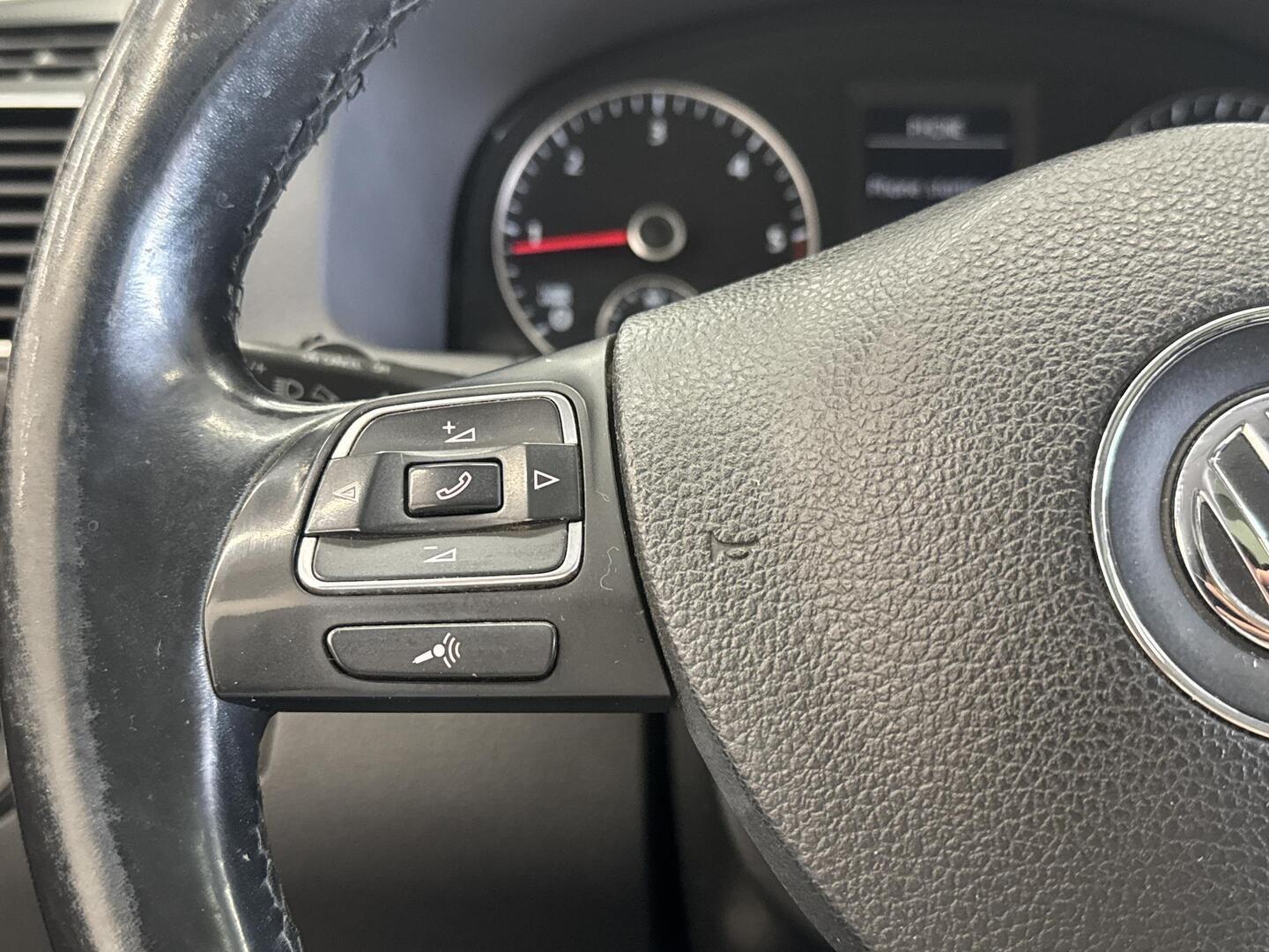 VOLKSWAGEN Touran 2013