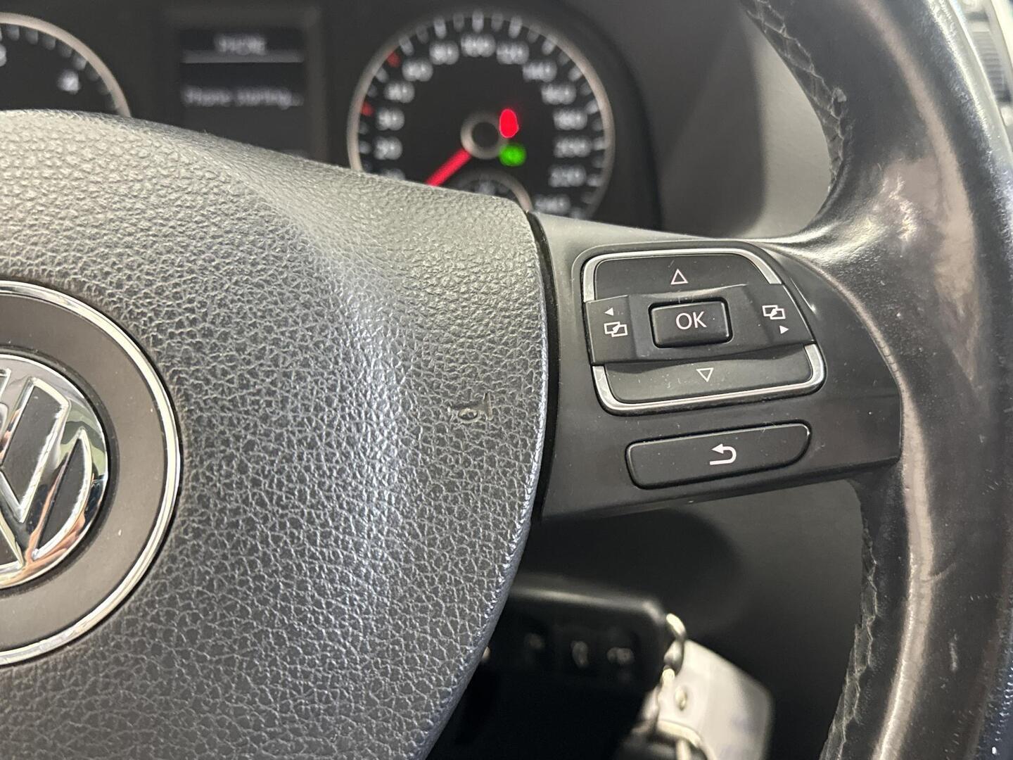 VOLKSWAGEN Touran 2013