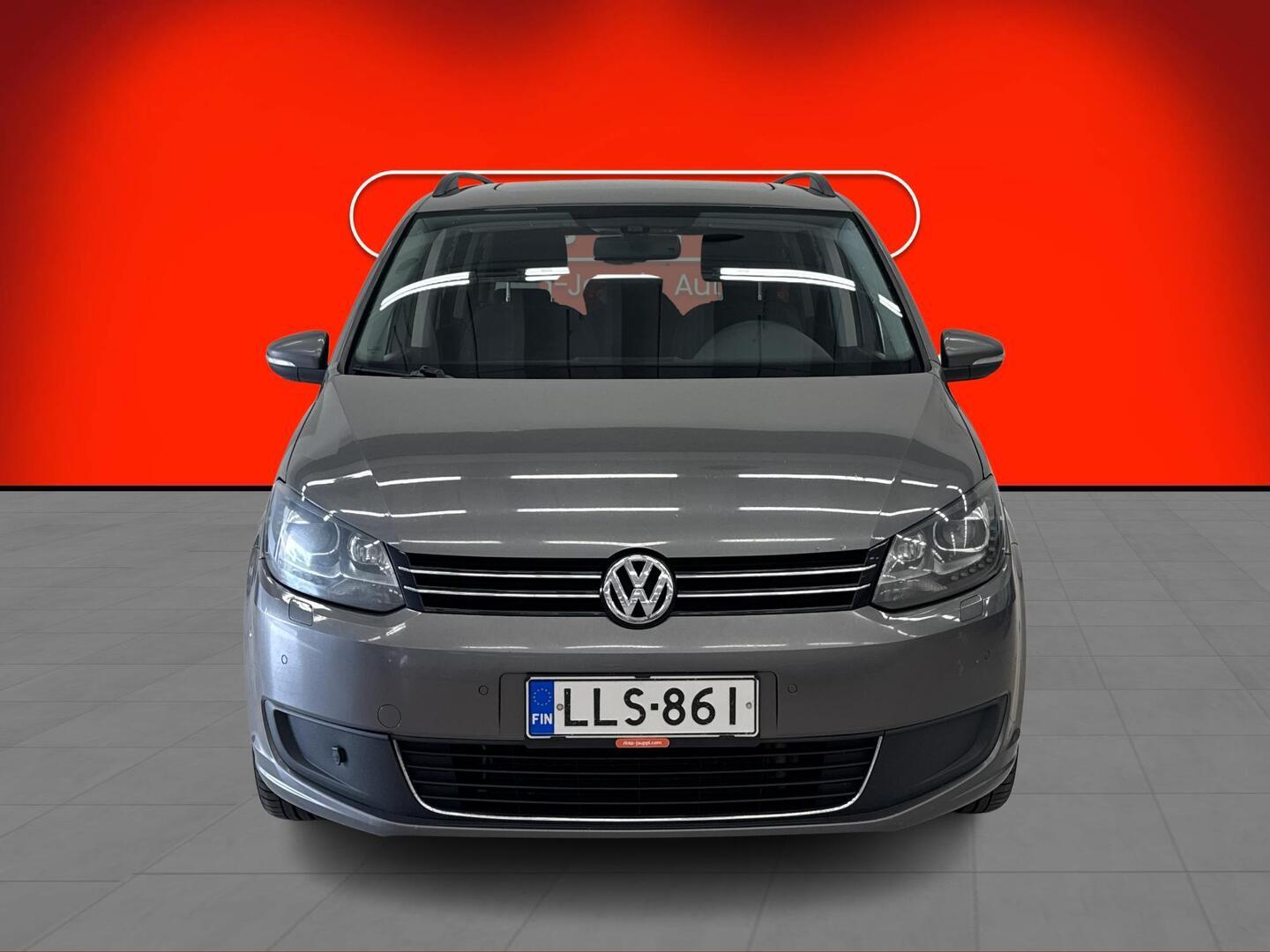 VOLKSWAGEN Touran 2013