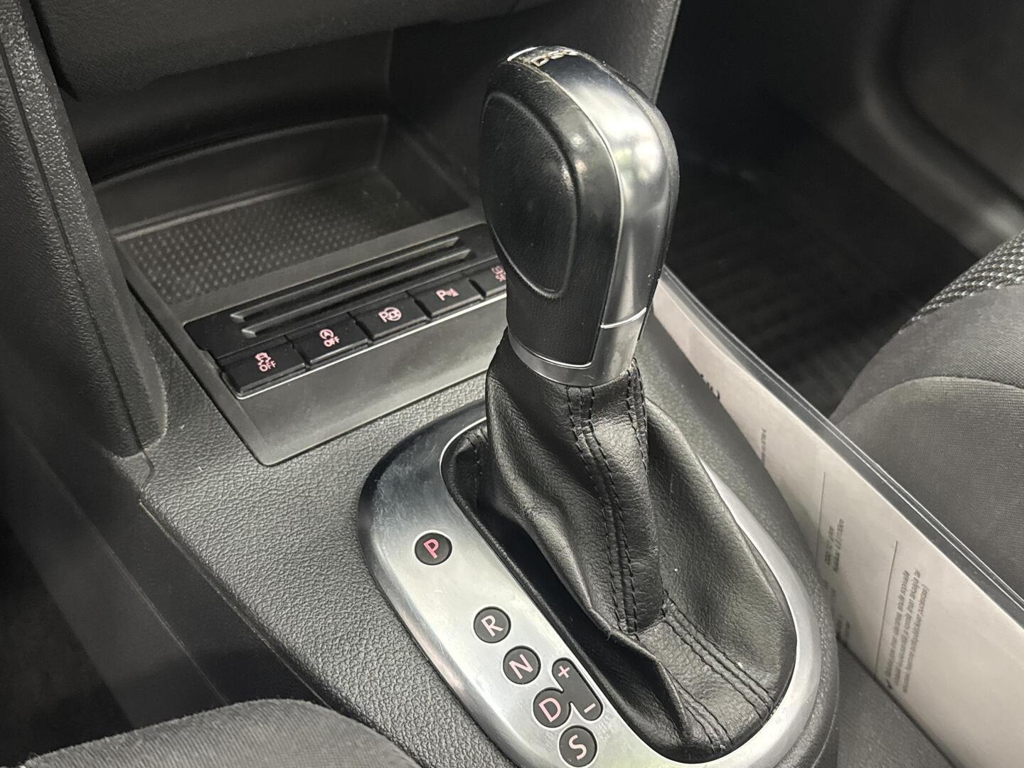 VOLKSWAGEN Touran 2013