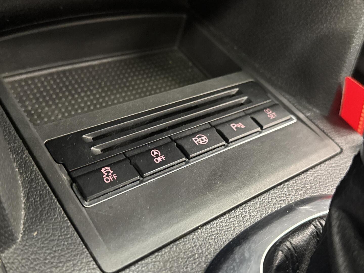 VOLKSWAGEN Touran 2013