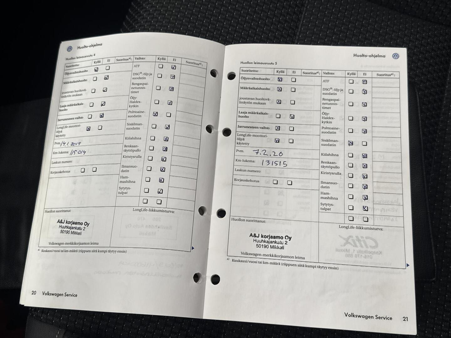 VOLKSWAGEN Touran 2013