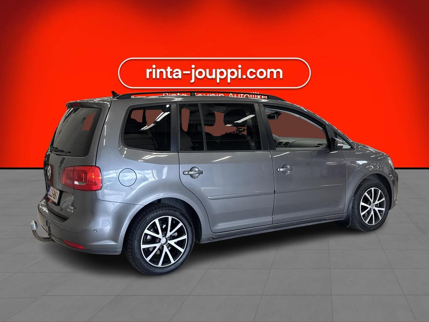 VOLKSWAGEN Touran 2013