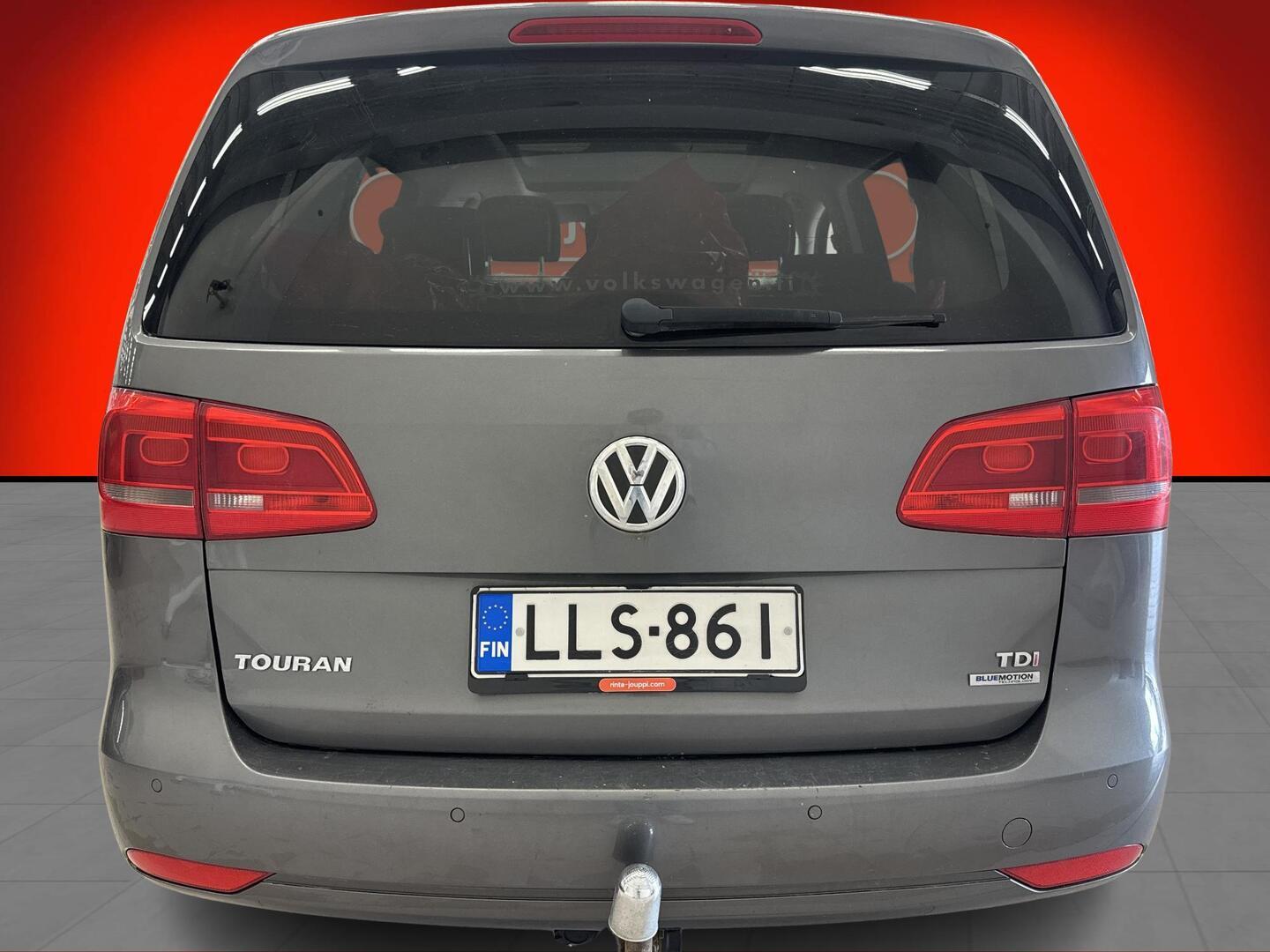 VOLKSWAGEN Touran 2013